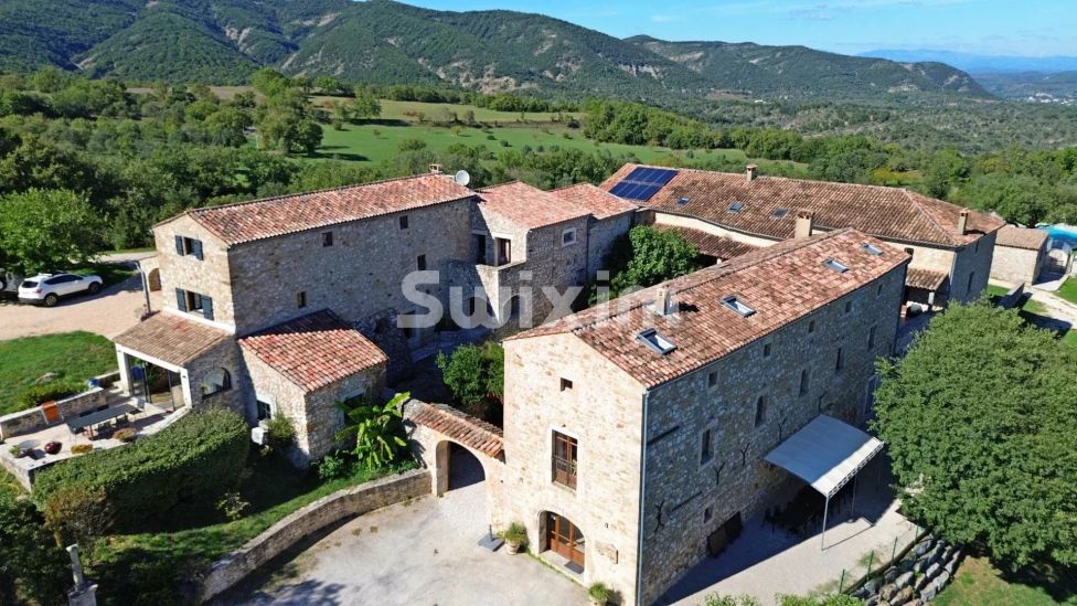 Vente Propriété Vagnas 32&nbsp;Pièces 900&nbsp;m²