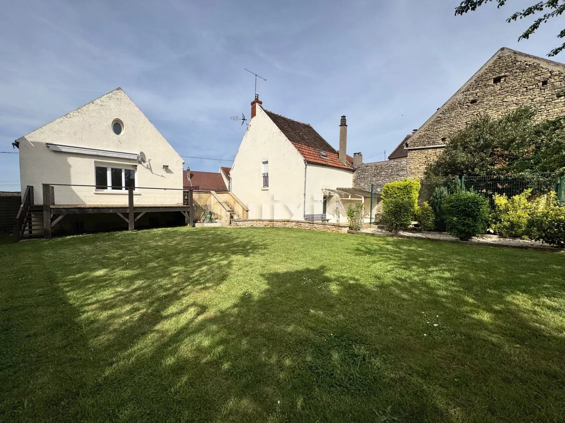 casa 6 Camere in vendita su Montillot (89660)