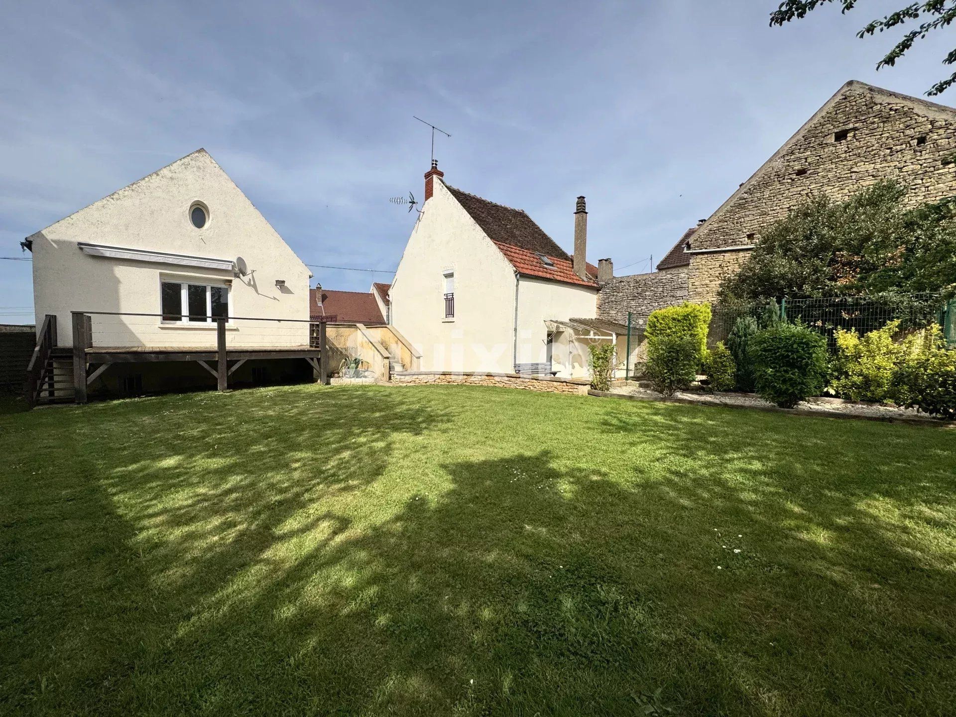 house 6 Rooms for sale on Montillot (89660)