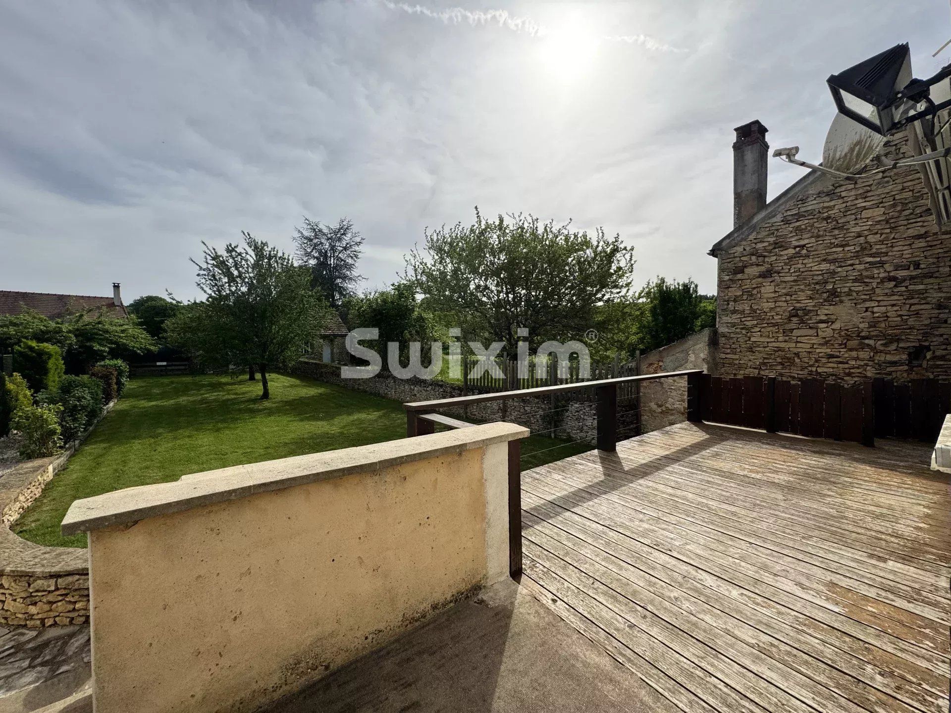 house 6 Rooms for sale on Montillot (89660)