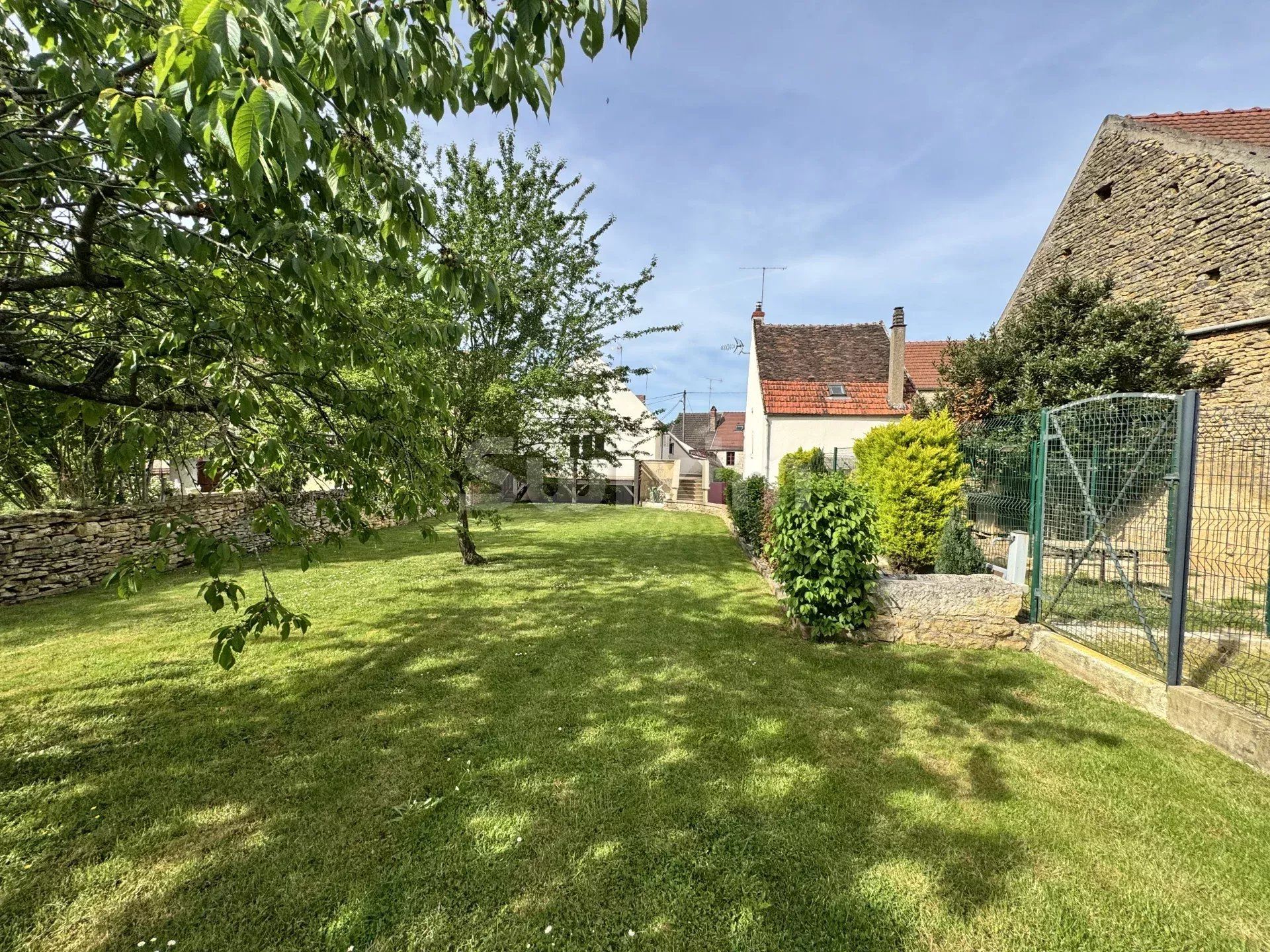 casa 6 Camere in vendita su Montillot (89660)