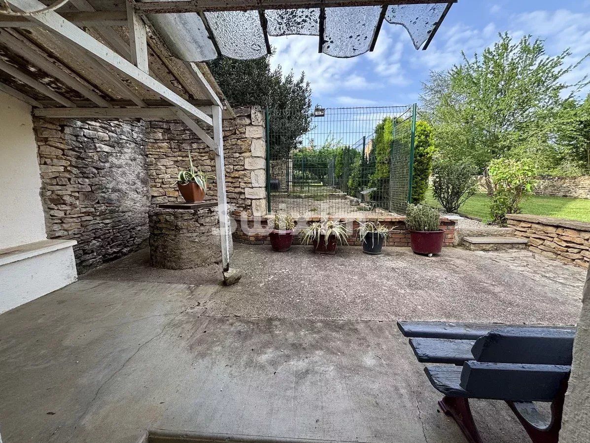 house 6 Rooms for sale on Montillot (89660)