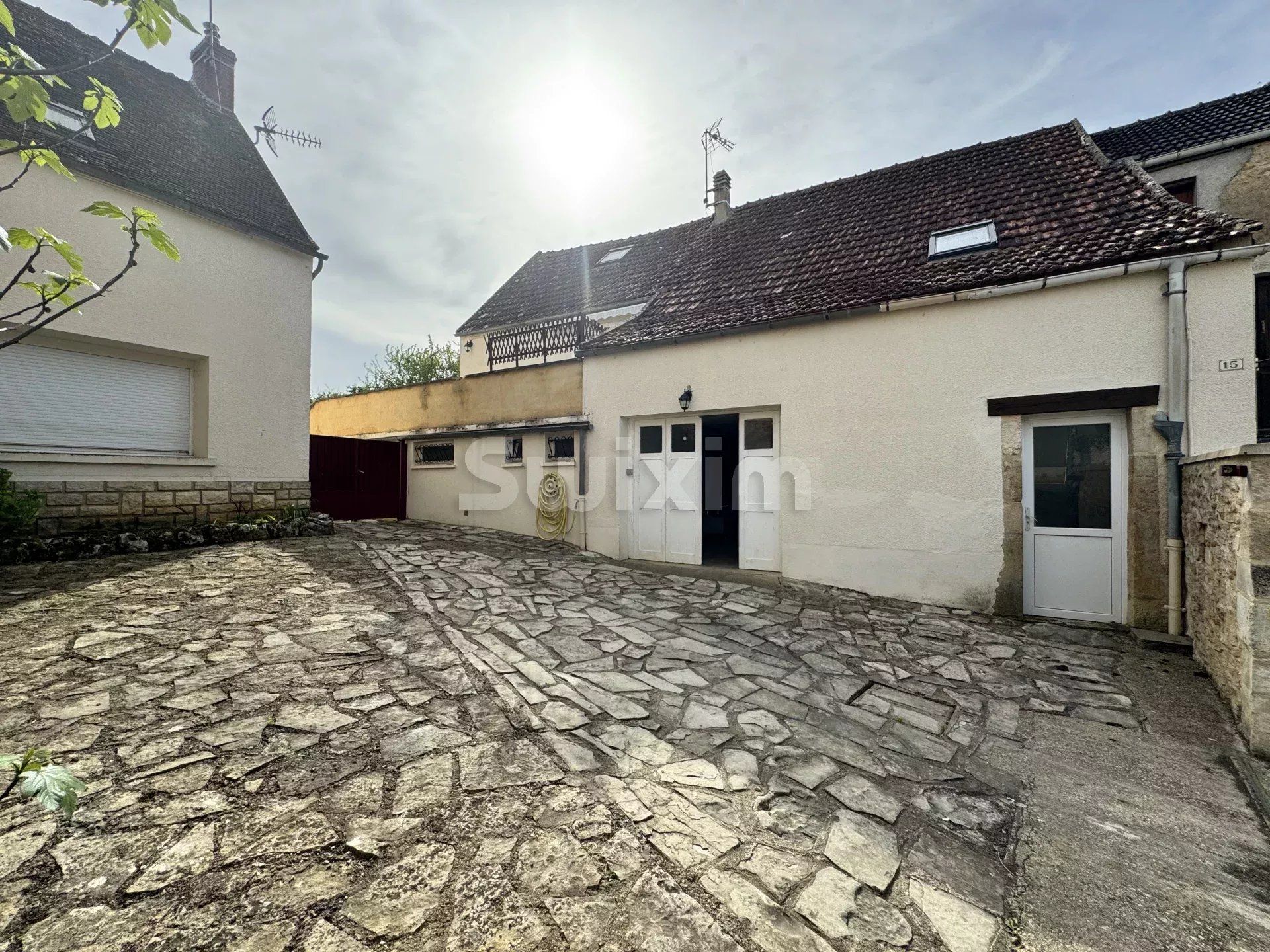 casa 6 Camere in vendita su Montillot (89660)