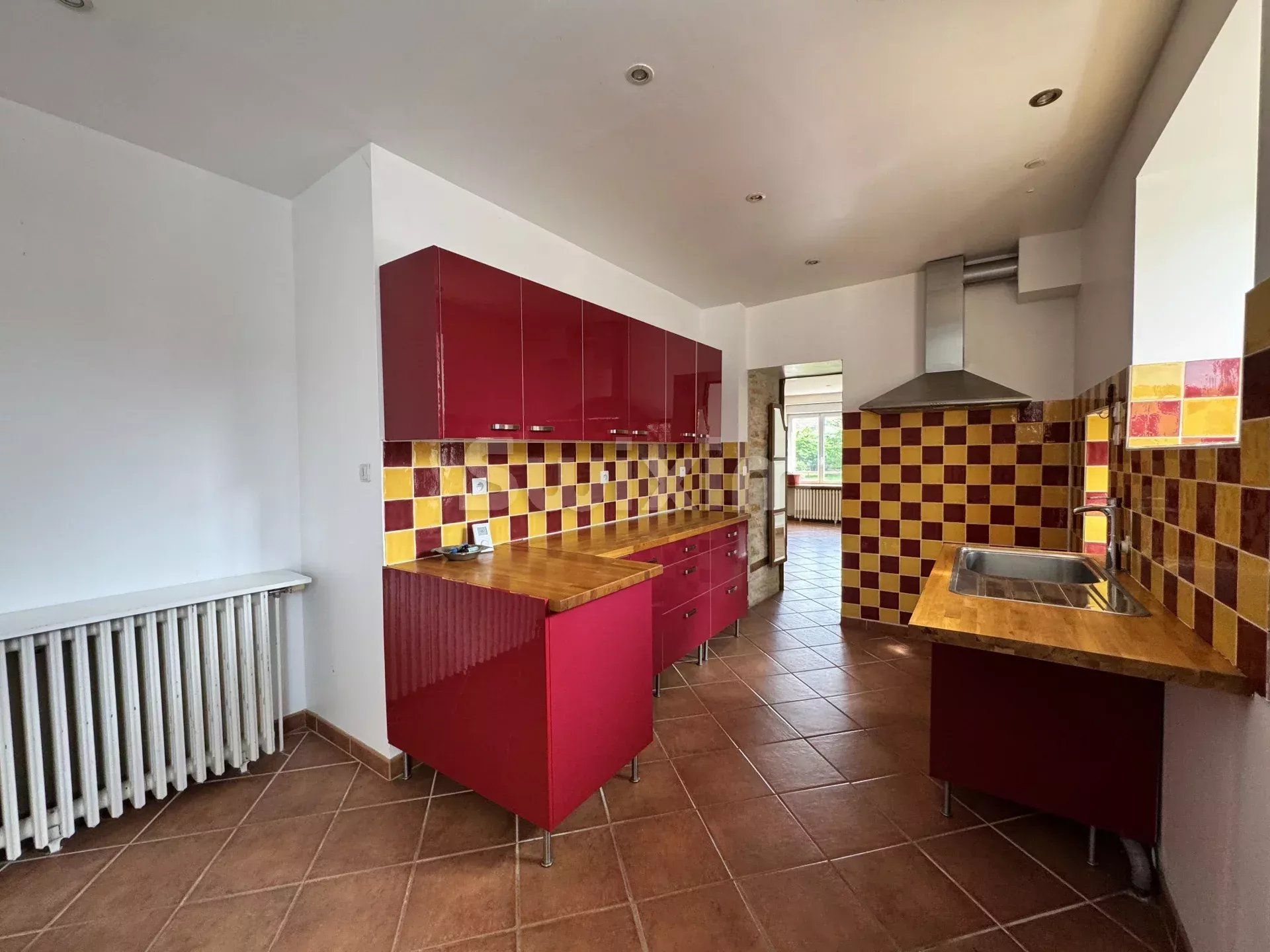 casa 6 Camere in vendita su Montillot (89660)