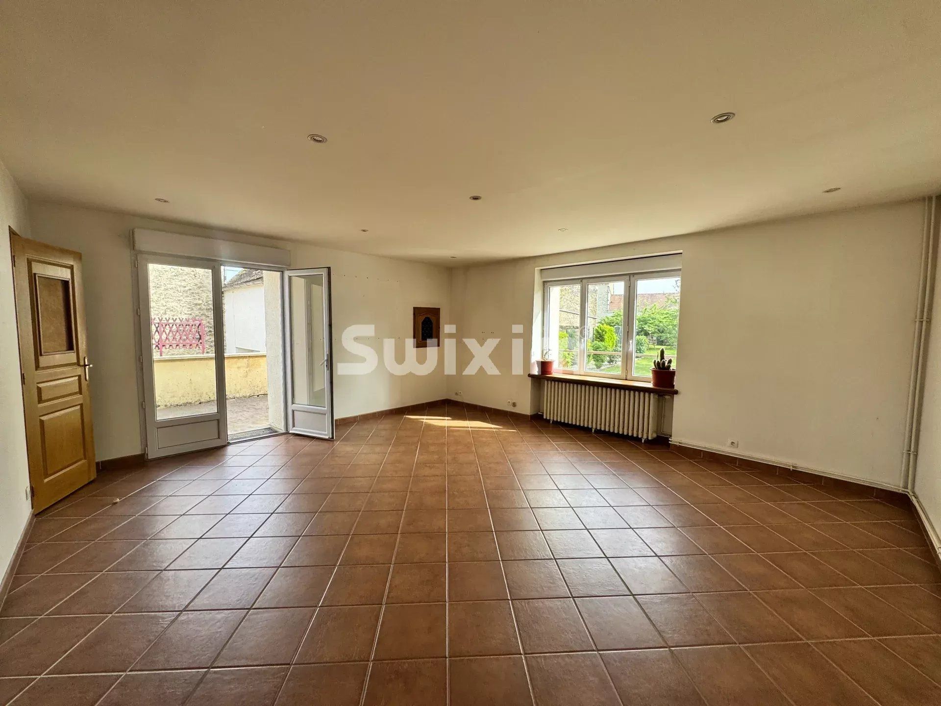 house 6 Rooms for sale on Montillot (89660)