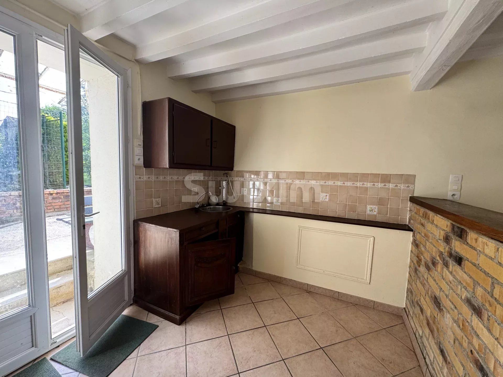 casa 6 Camere in vendita su Montillot (89660)