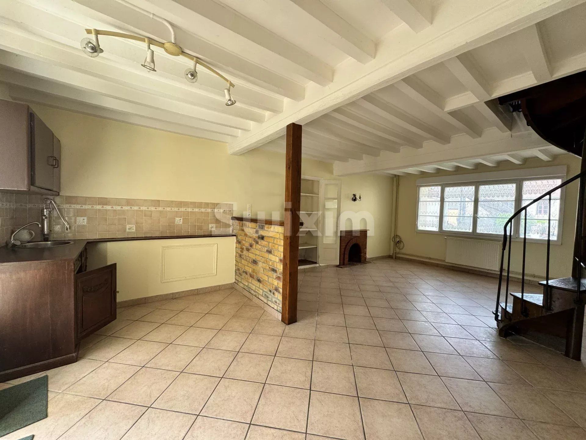 casa 6 Camere in vendita su Montillot (89660)