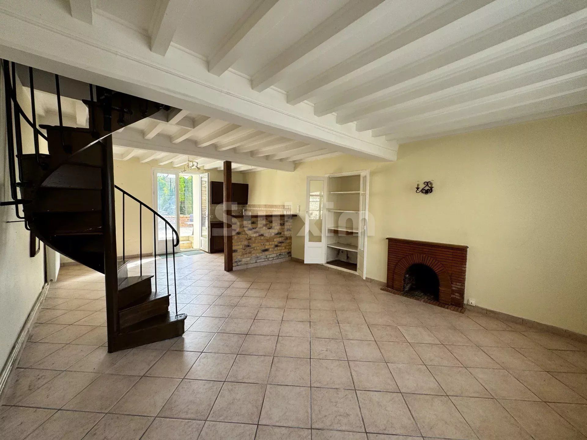 casa 6 Camere in vendita su Montillot (89660)