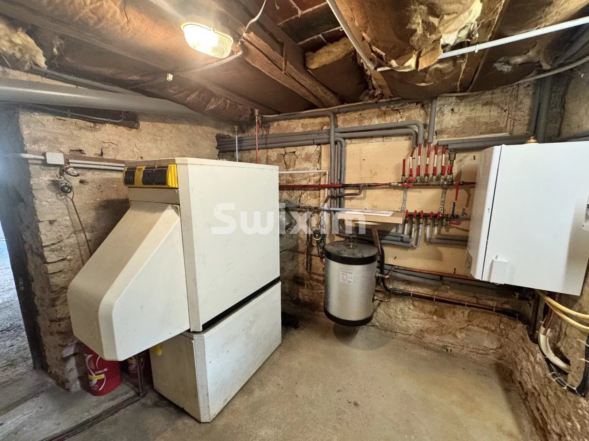 house 6 Rooms for sale on Montillot (89660)