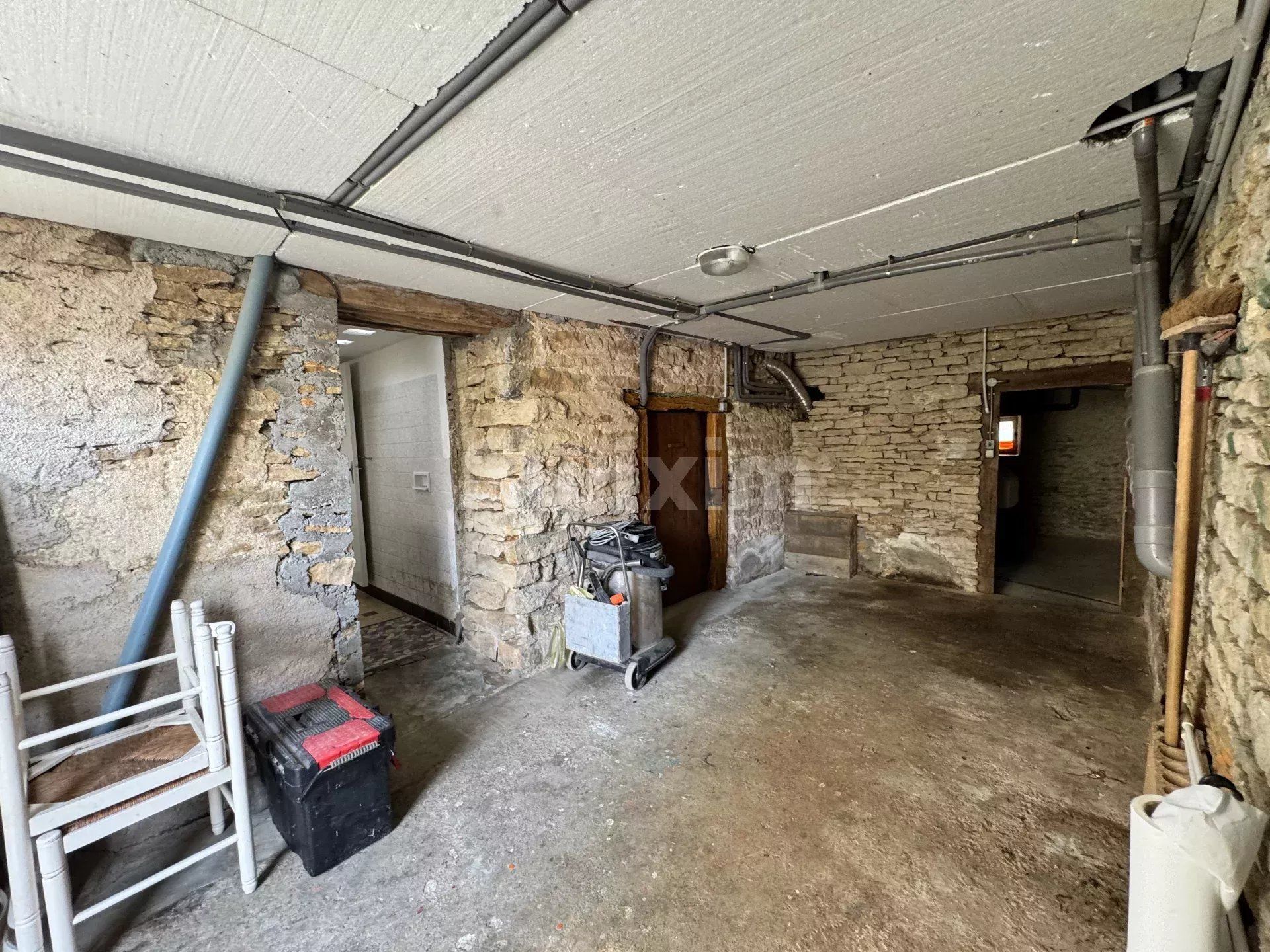 casa 6 Camere in vendita su Montillot (89660)