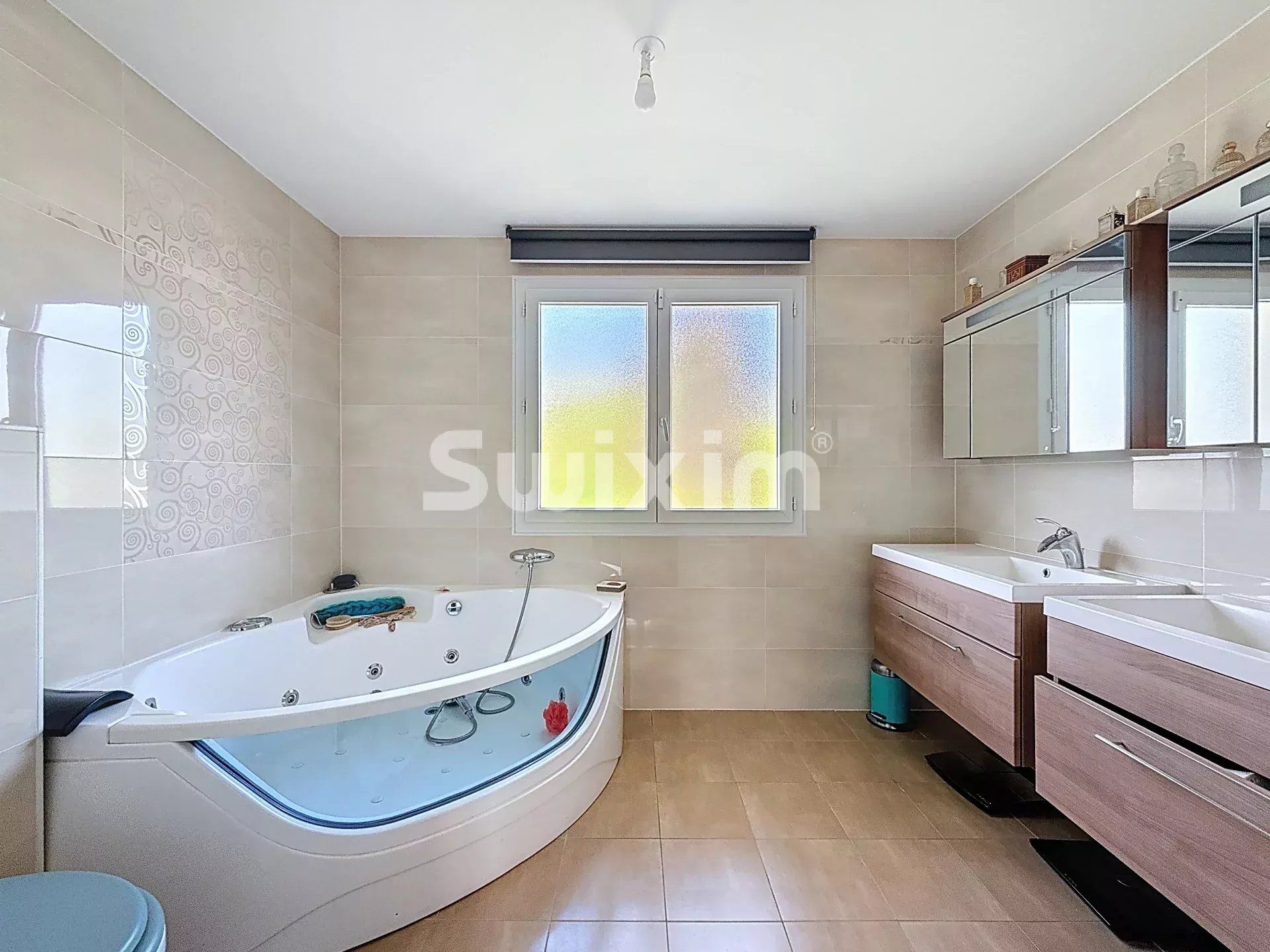 casa 7 Camere in vendita su Prévessin-Moëns (01280)