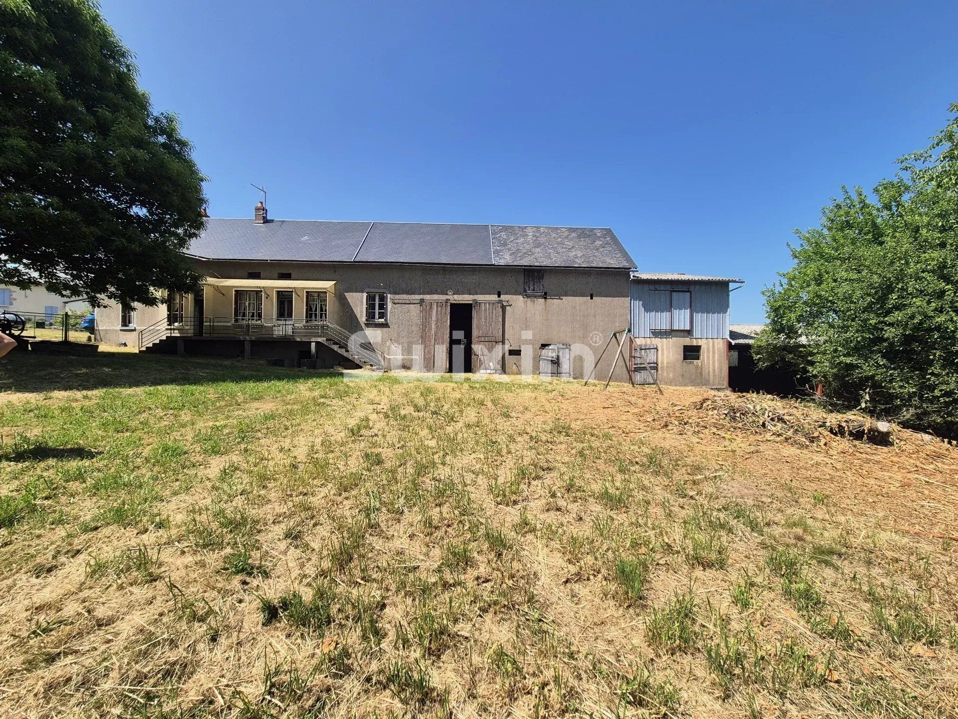 house 6 Rooms for sale on Planchez (58230)