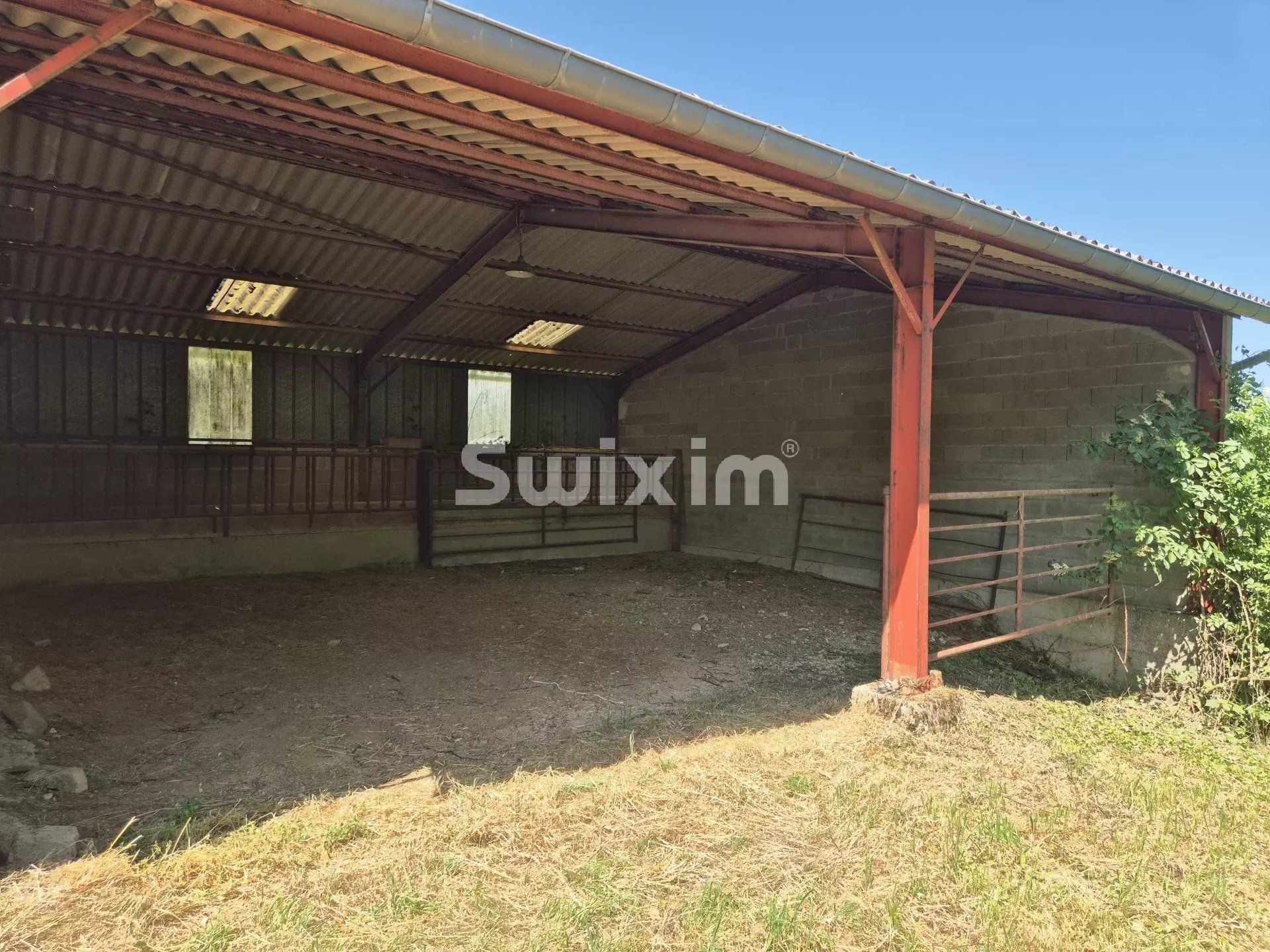 house 6 Rooms for sale on Planchez (58230)