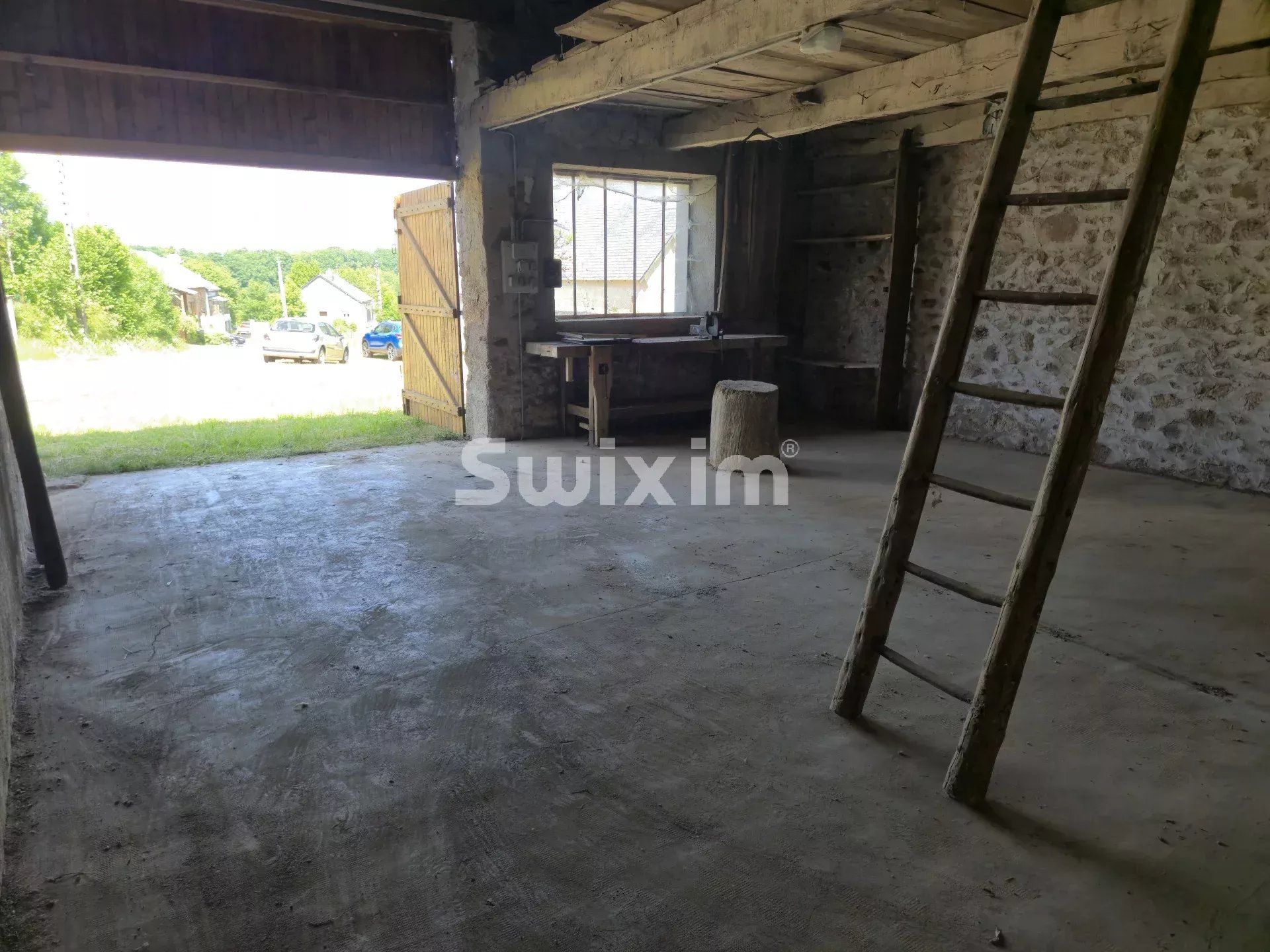 house 6 Rooms for sale on Planchez (58230)