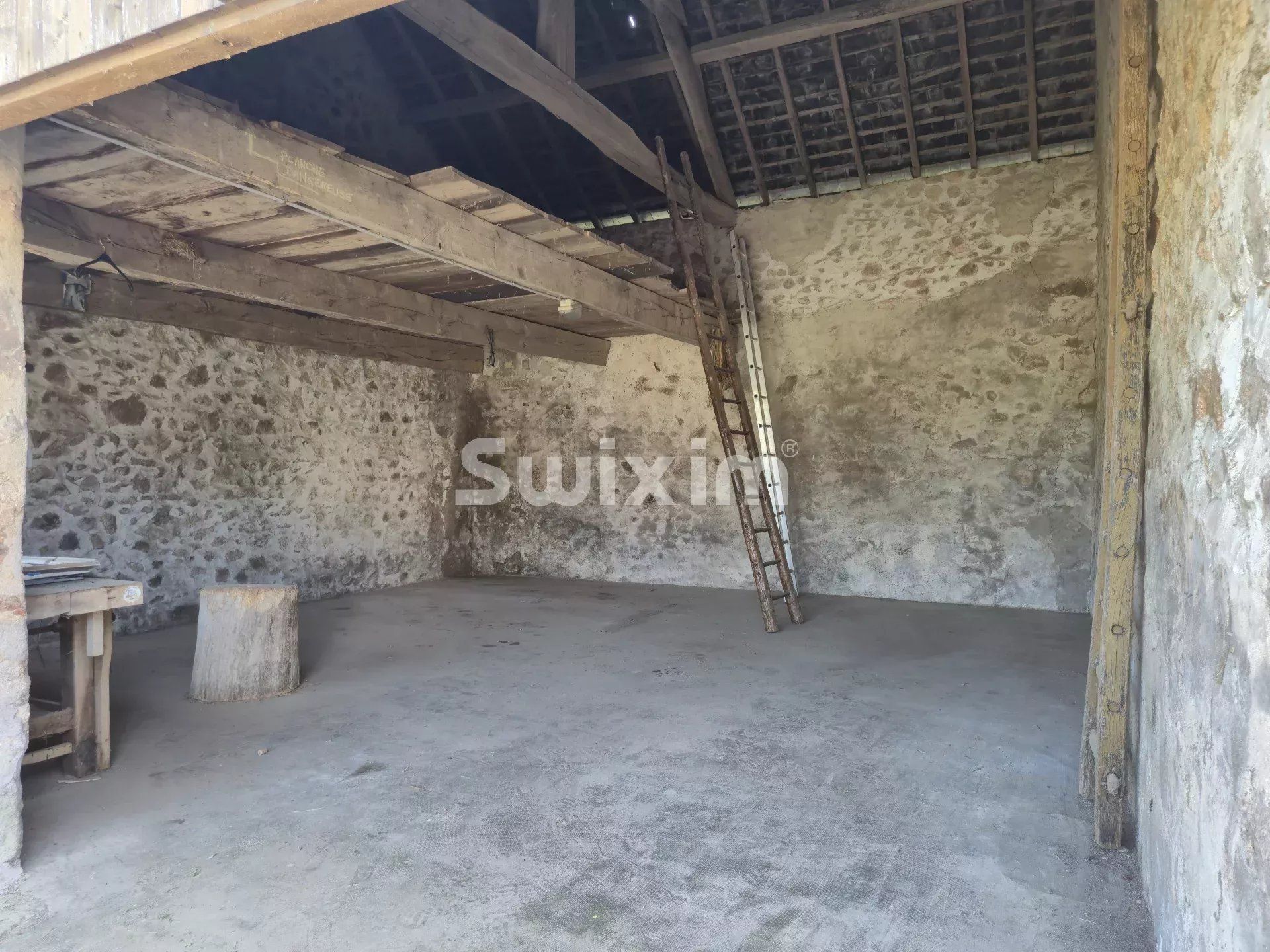 house 6 Rooms for sale on Planchez (58230)