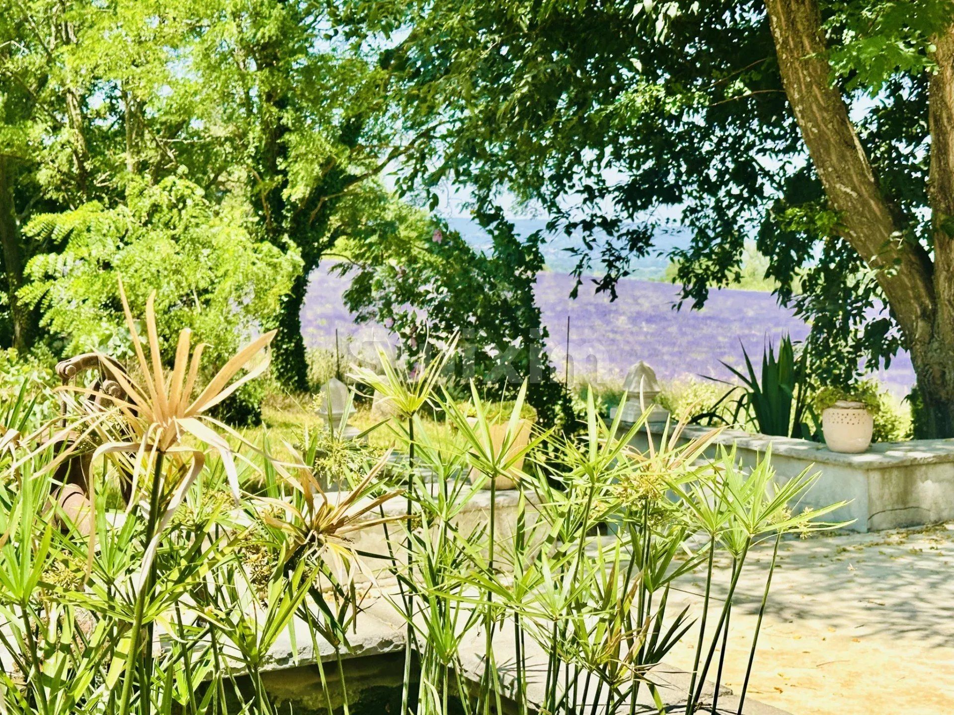 mas 40 Camere in vendita su Uzès (30700)