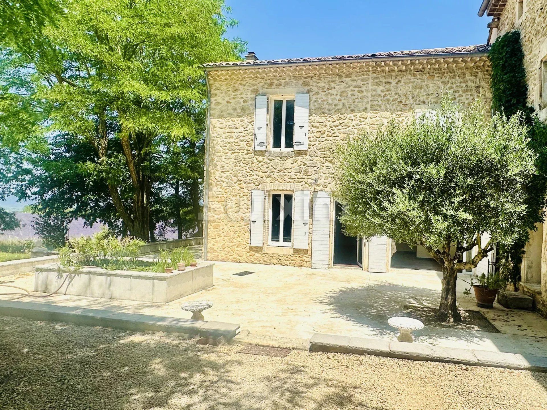 mas 40 Camere in vendita su Uzès (30700)