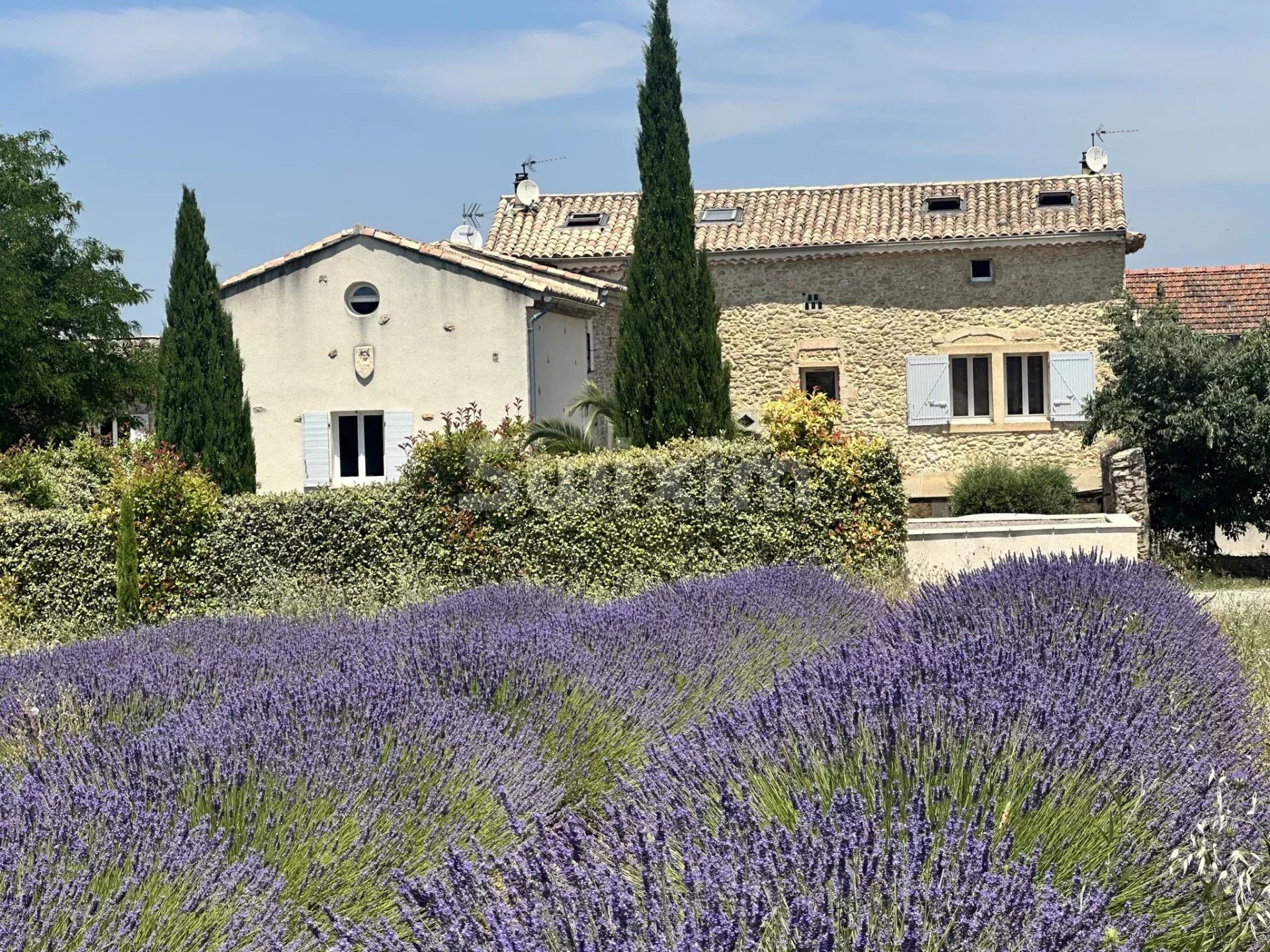 mas 40 Camere in vendita su Uzès (30700)