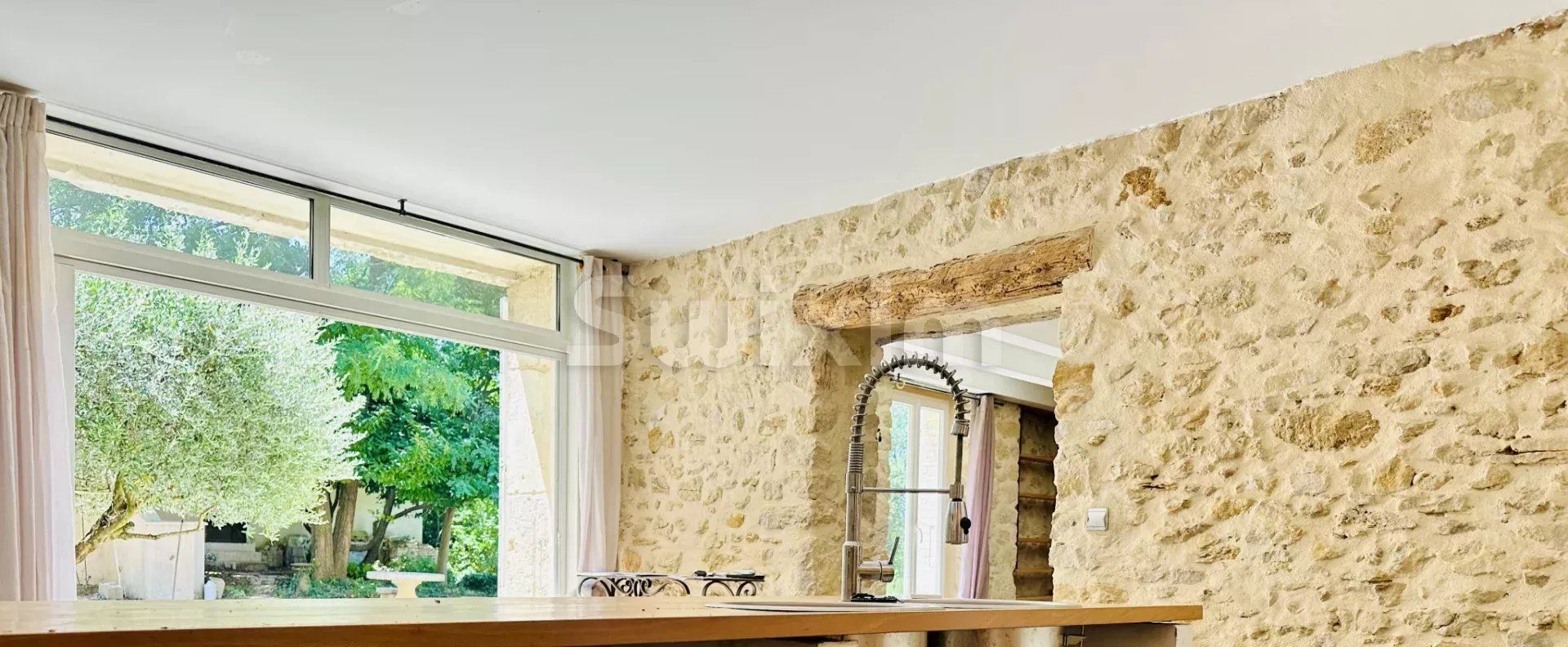 mas 40 Camere in vendita su Uzès (30700)