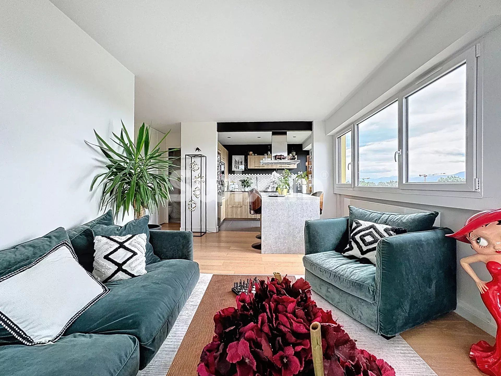 apartment 3 Rooms for sale on Ferney-Voltaire (01210)