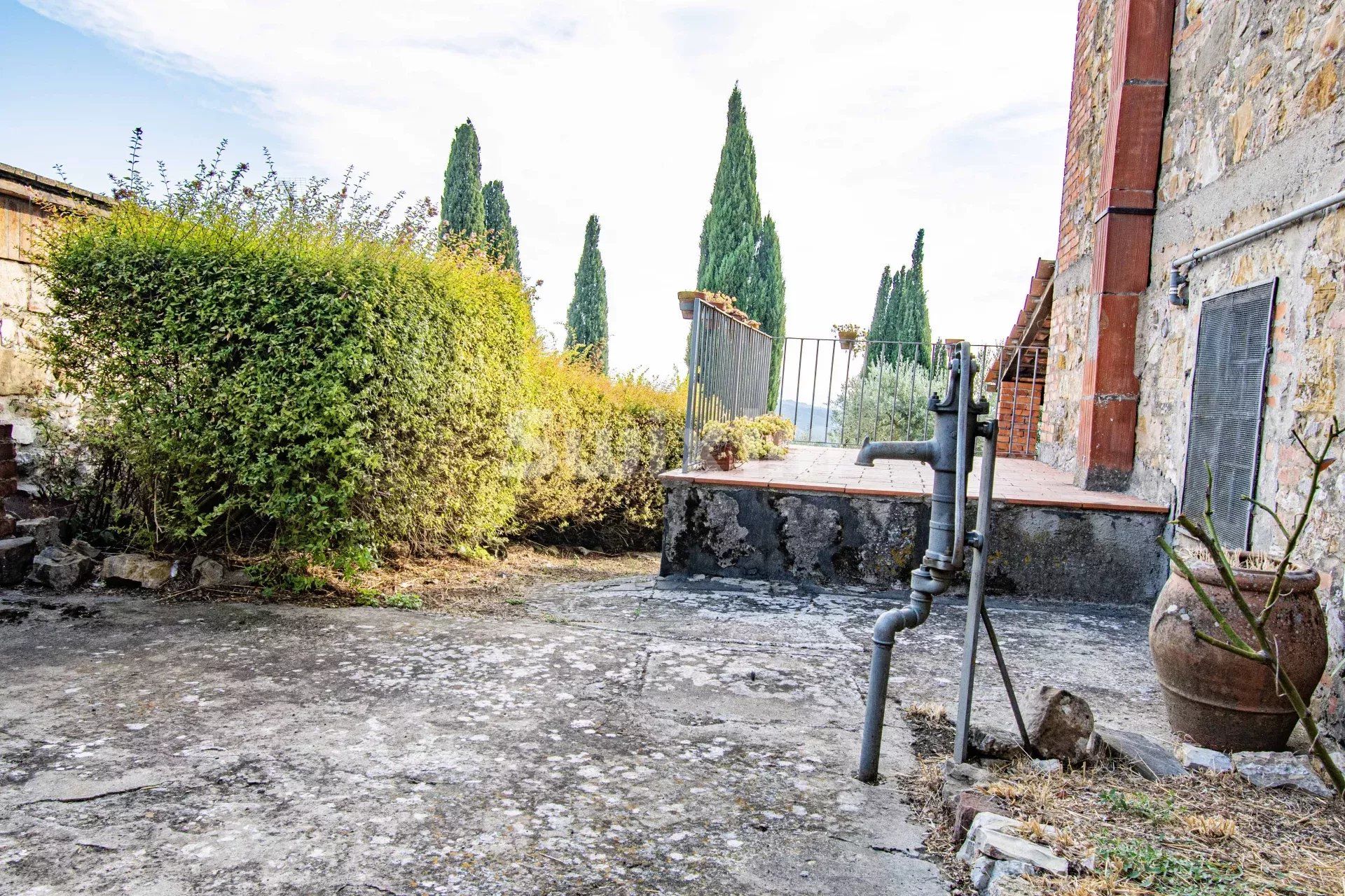 casa 12 Quartos para venda sobre Bucine (52021)