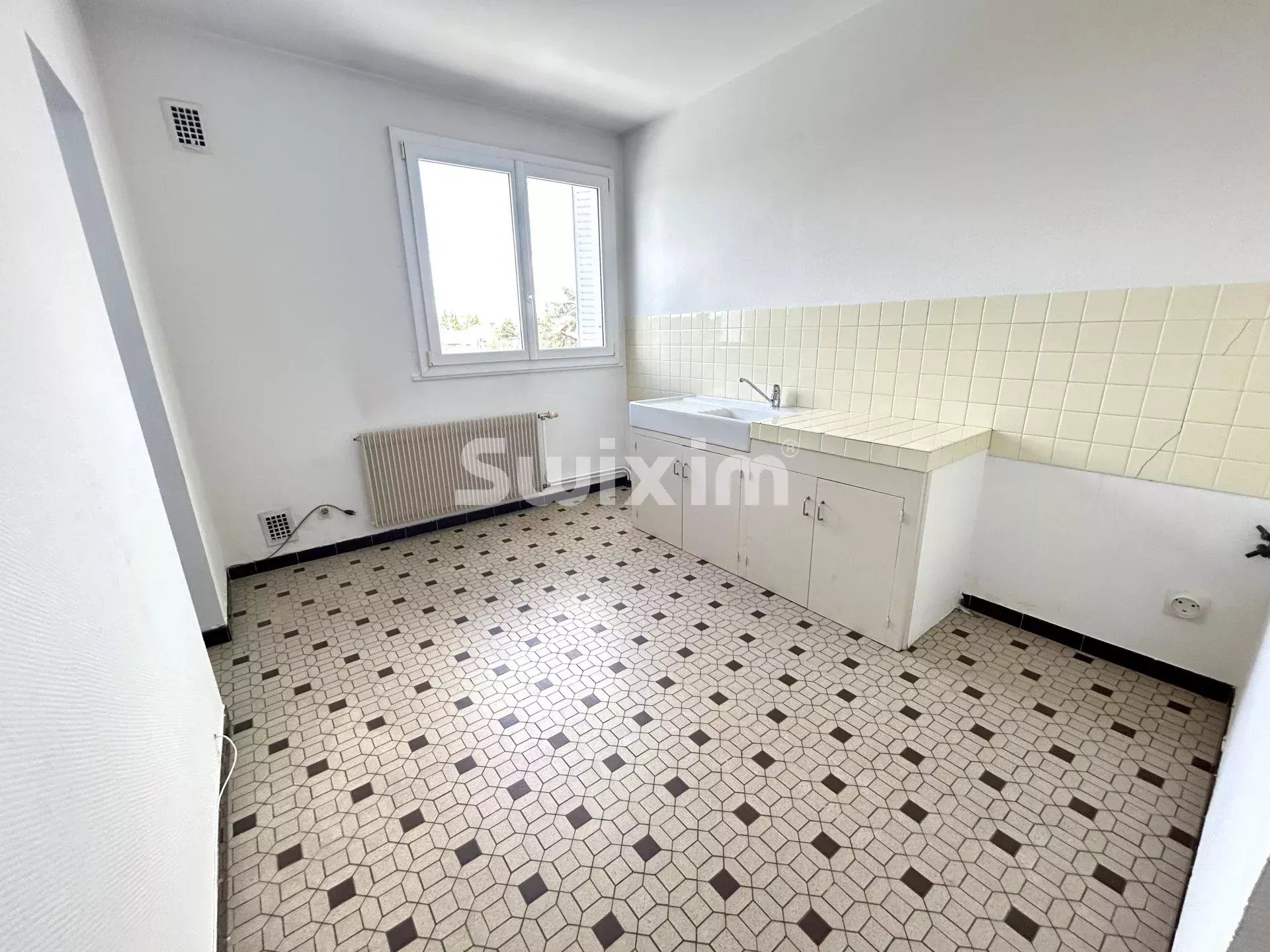 apartment 3 Rooms for sale on Dijon (21000)