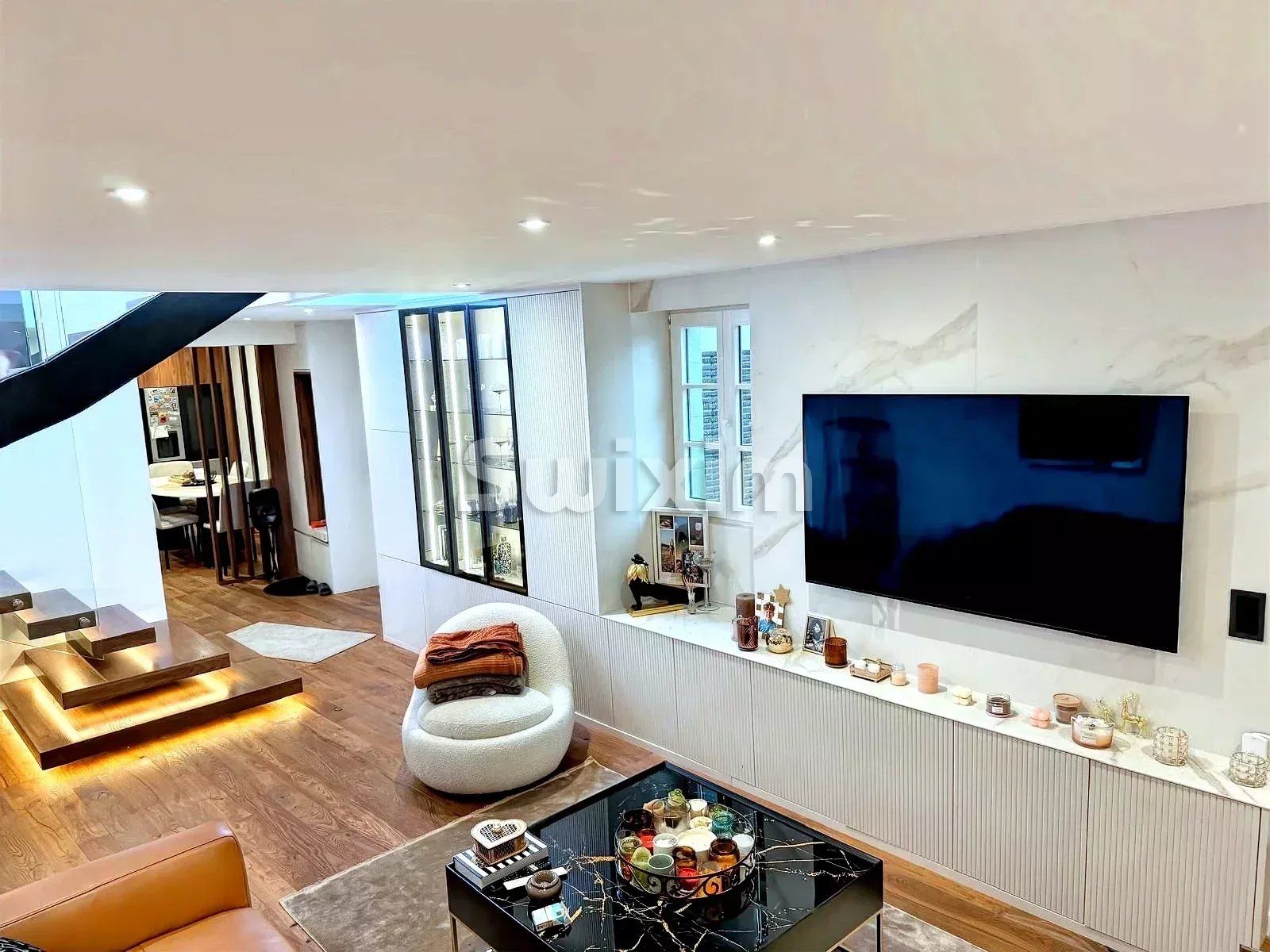 house 7 Rooms for sale on Laconnex (1287)