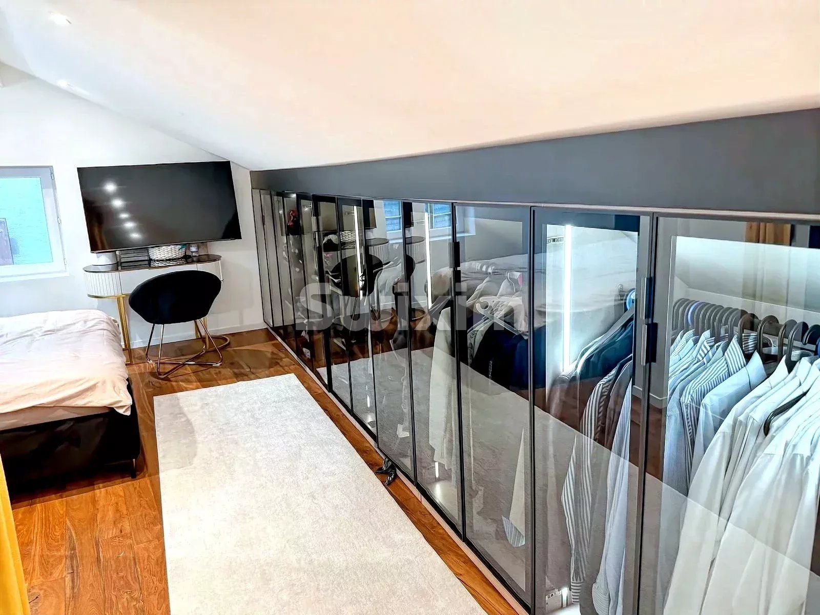 house 7 Rooms for sale on Laconnex (1287)