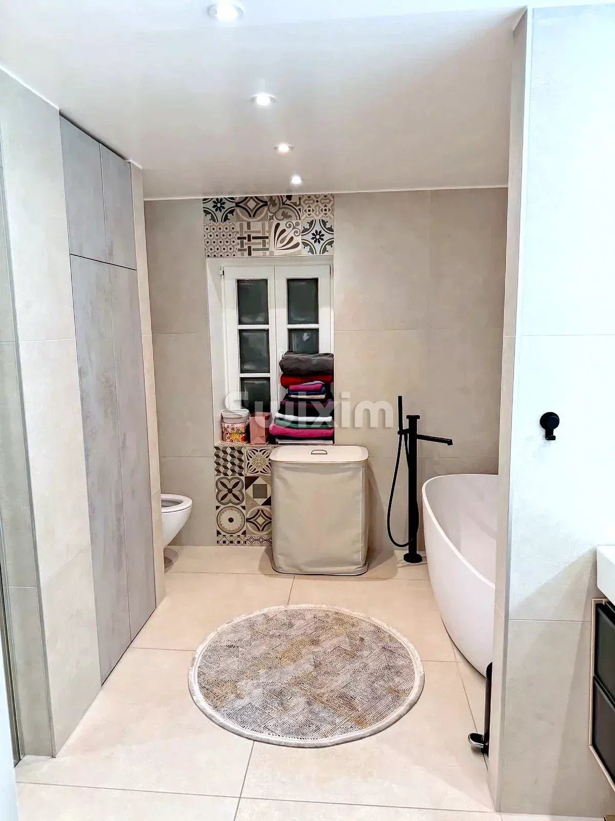 house 7 Rooms for sale on Laconnex (1287)