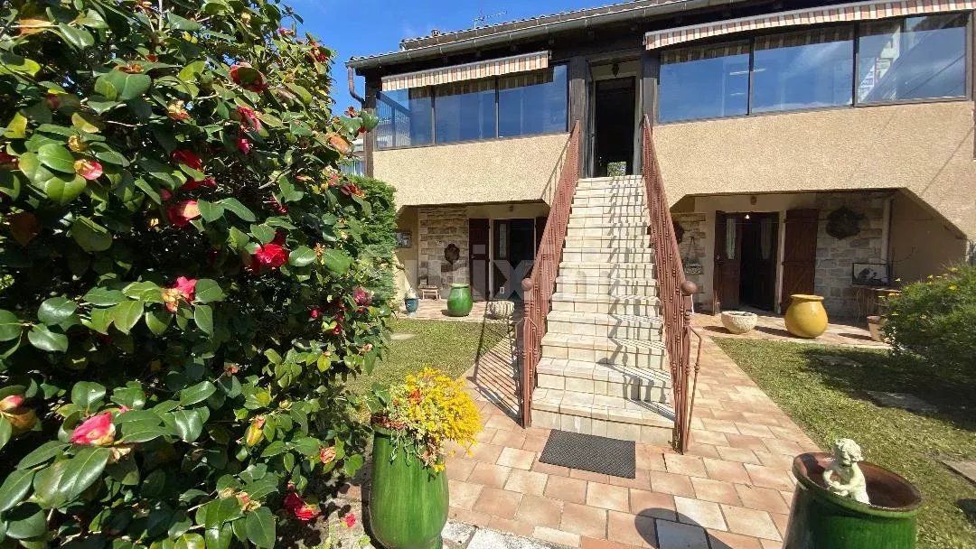 villa 6 Camere in vendita su Alès (30100)