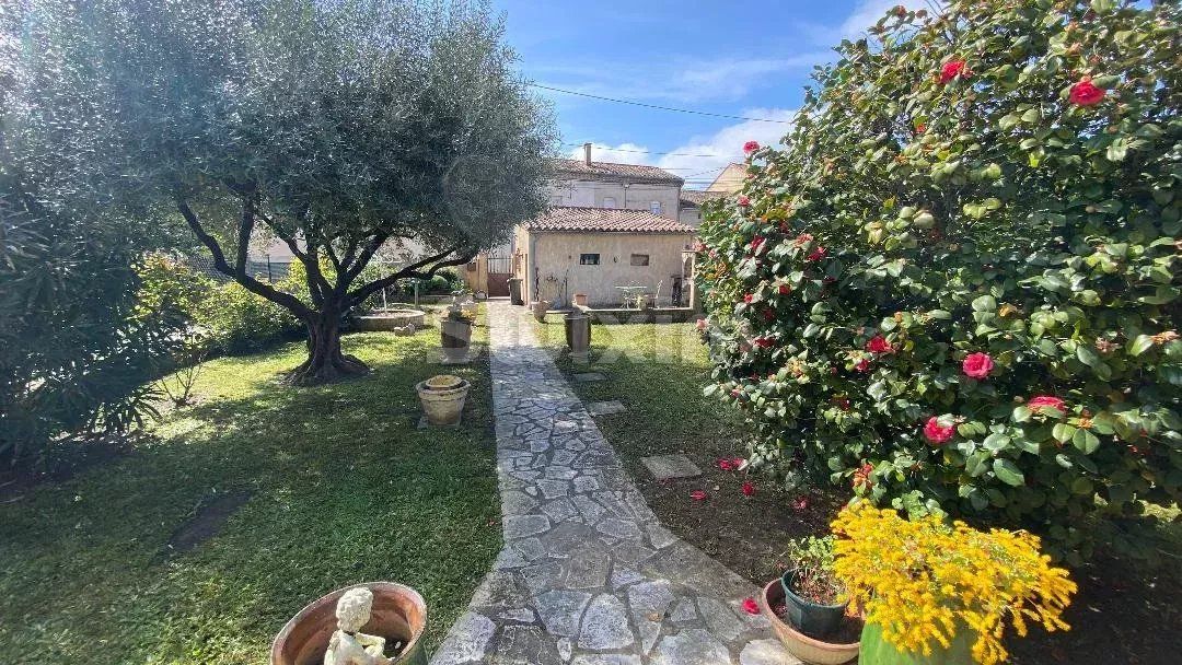 villa 6 Camere in vendita su Alès (30100)