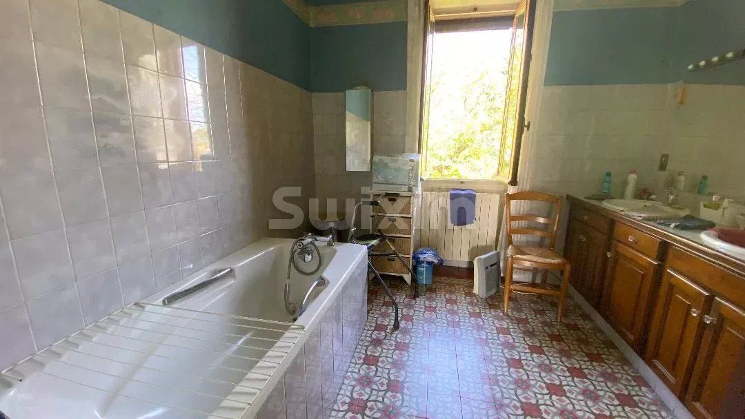 villa 6 Camere in vendita su Alès (30100)