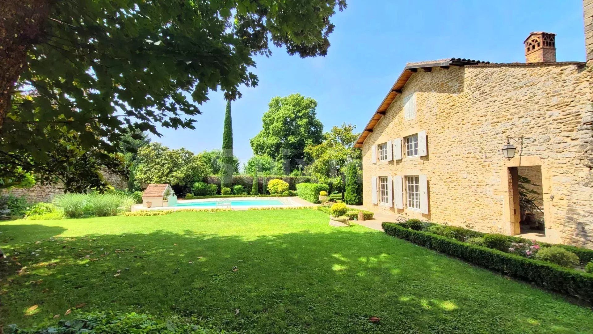 propriété 13 Pièces en vente sur Cuiseaux (71480)