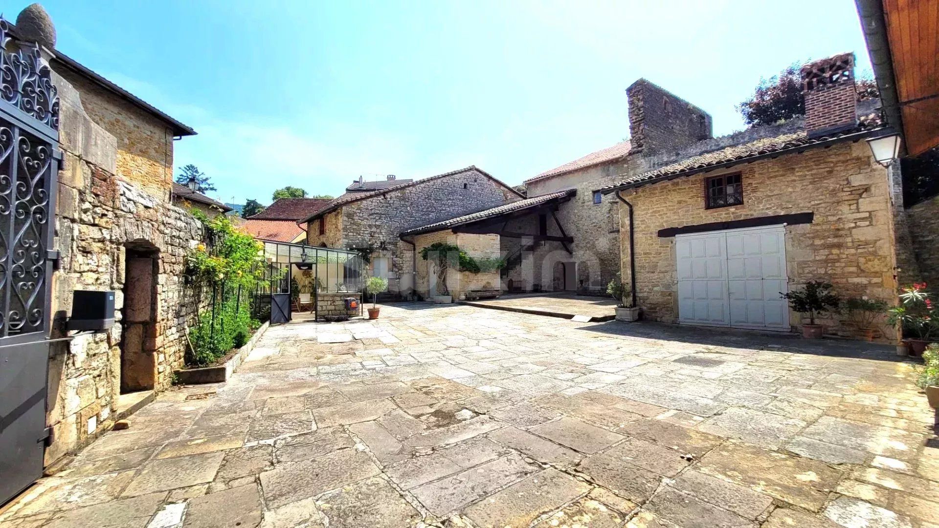 propriété 13 Pièces en vente sur Cuiseaux (71480)