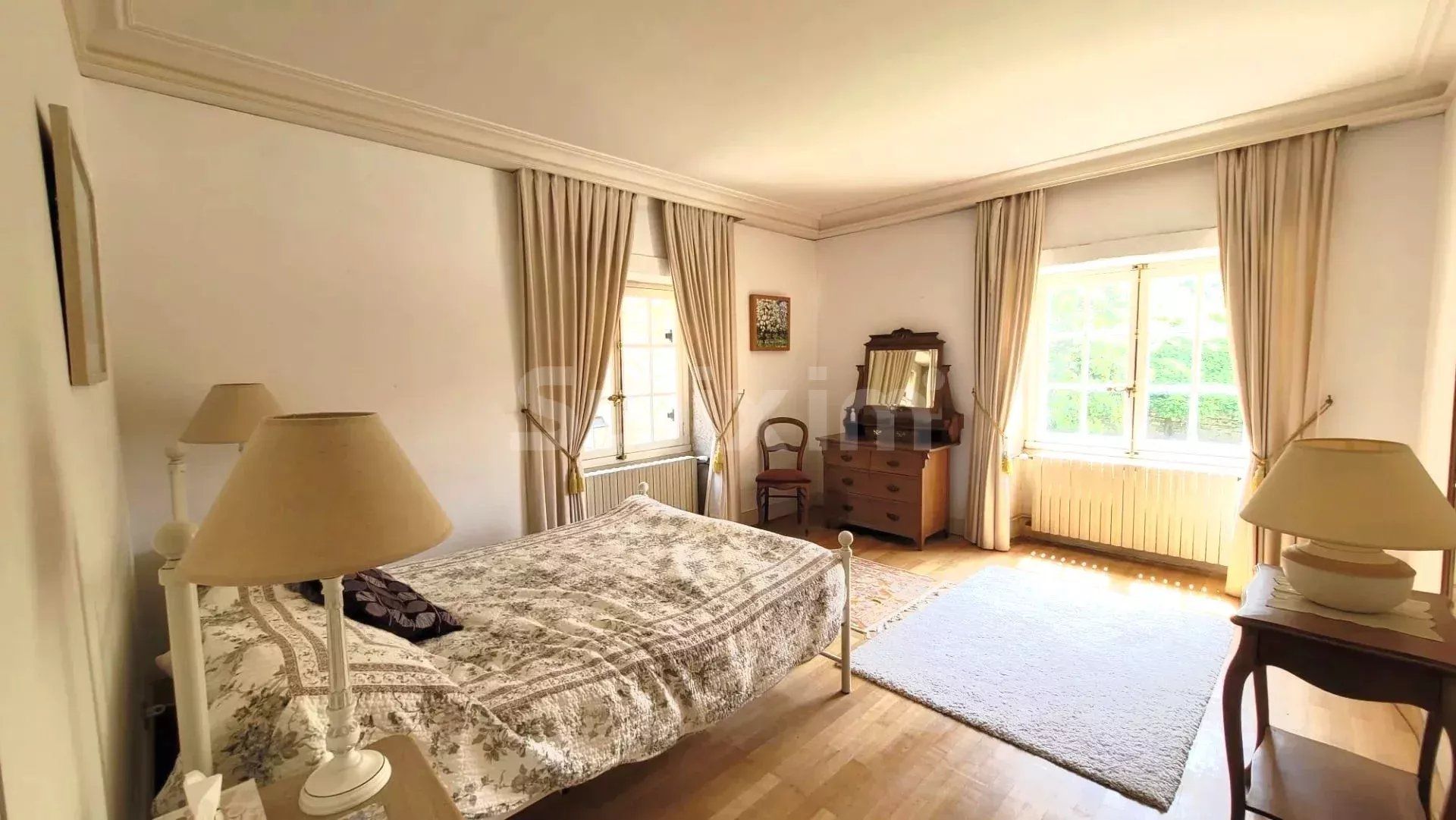 propriété 13 Pièces en vente sur Cuiseaux (71480)