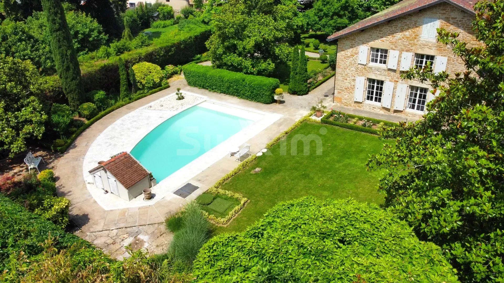 propriété 13 Pièces en vente sur Cuiseaux (71480)