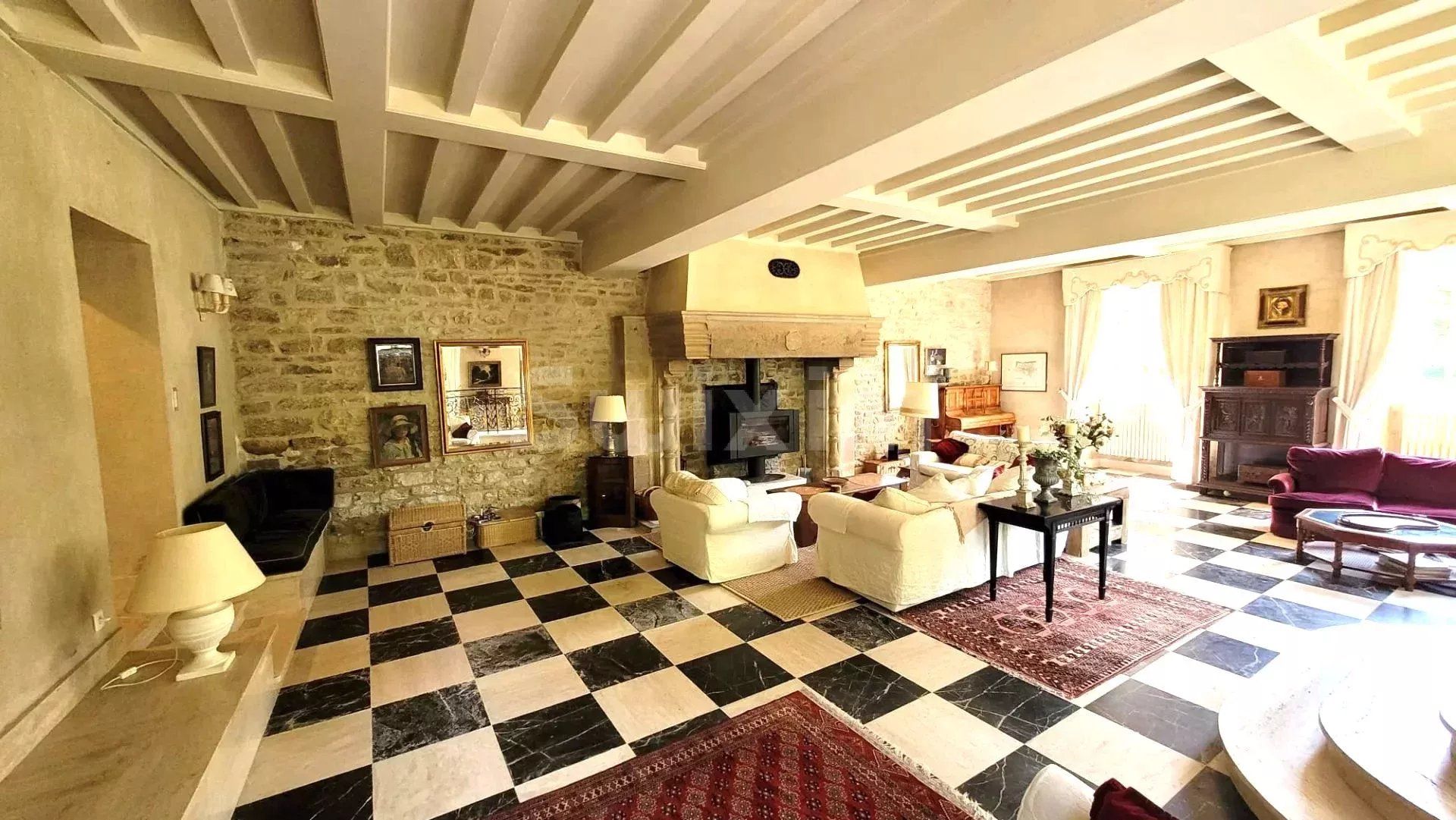 propriété 13 Pièces en vente sur Cuiseaux (71480)