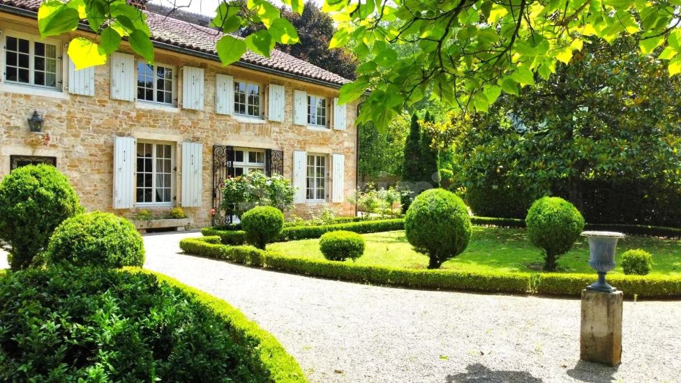 Vente Propriété Cuiseaux 13 Pièces 507.23 m²