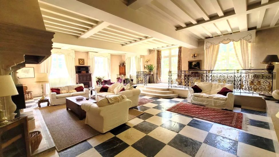 Vente Propriété Cuiseaux 13 Pièces 507.23 m²