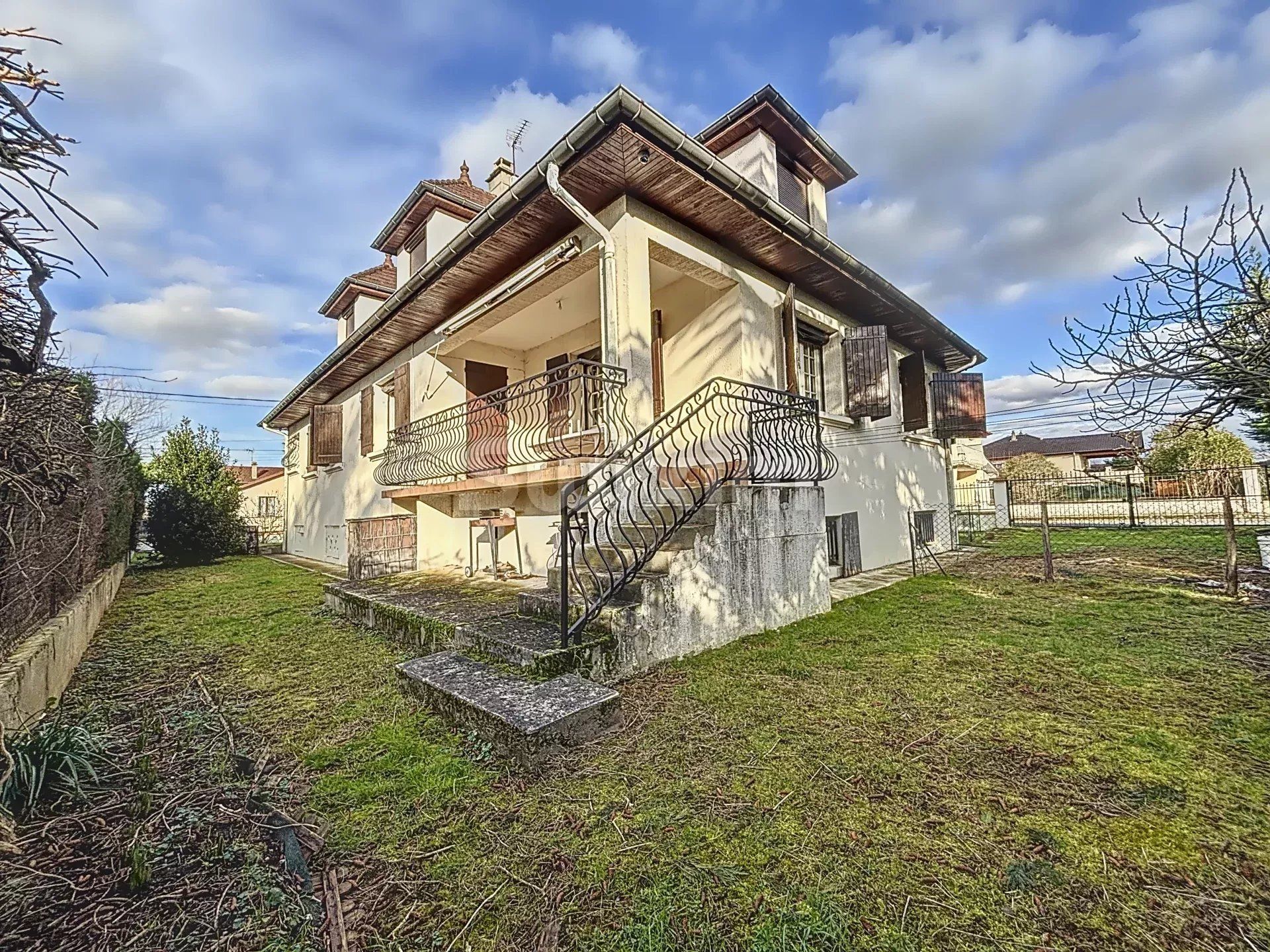 propriété 13 Pièces en vente sur Décines-Charpieu (69150)