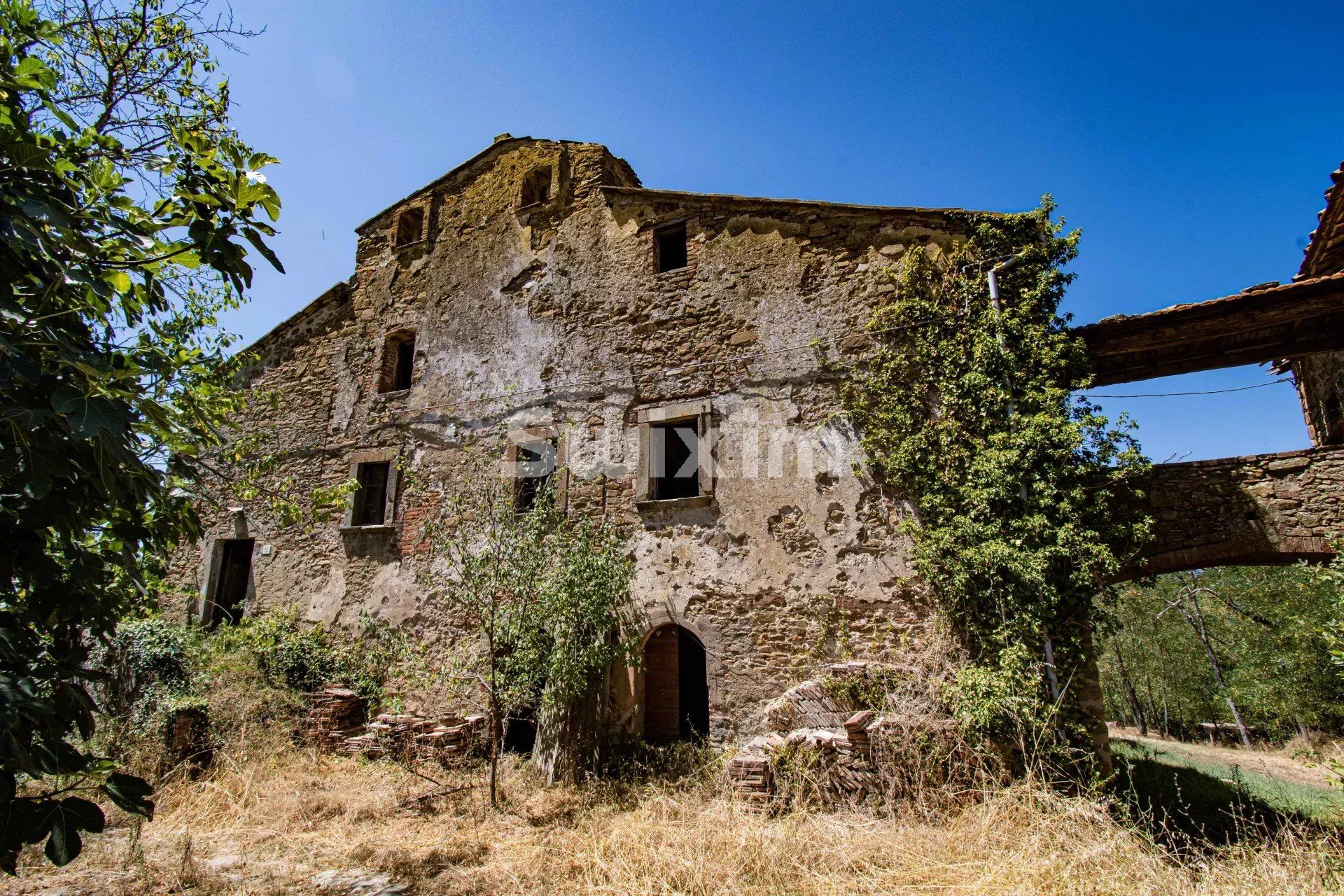 chaumière 90 Pièces en vente sur Bucine (52021)