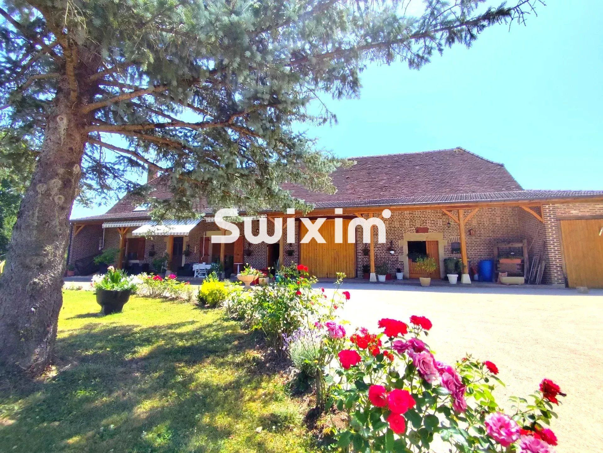 house 6 Rooms for sale on Louhans (71500)