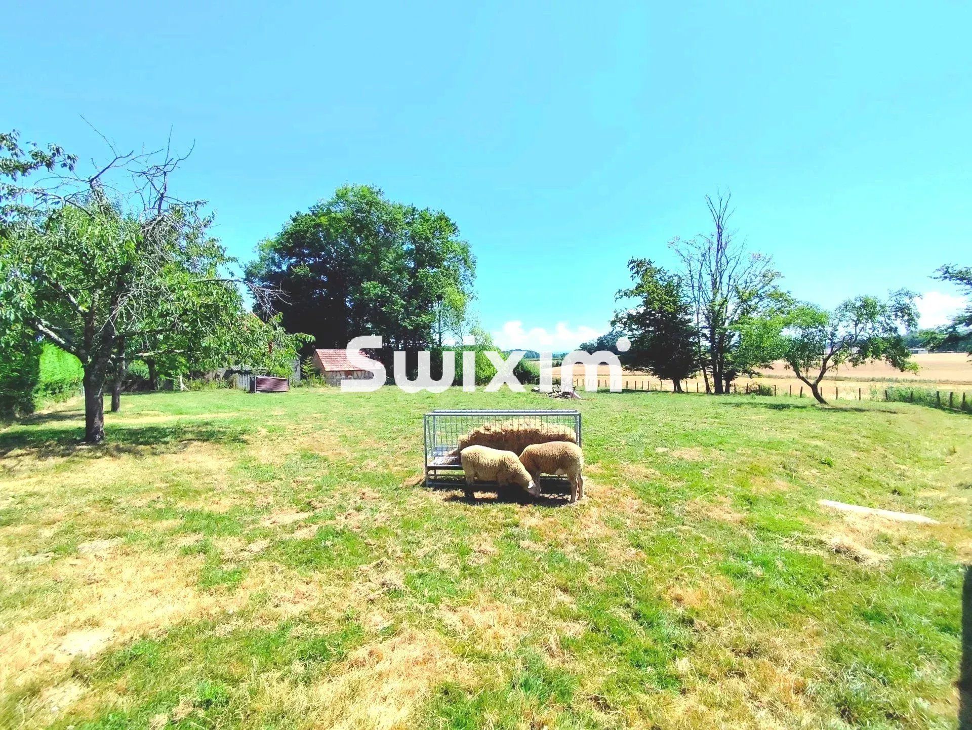 house 6 Rooms for sale on Louhans (71500)