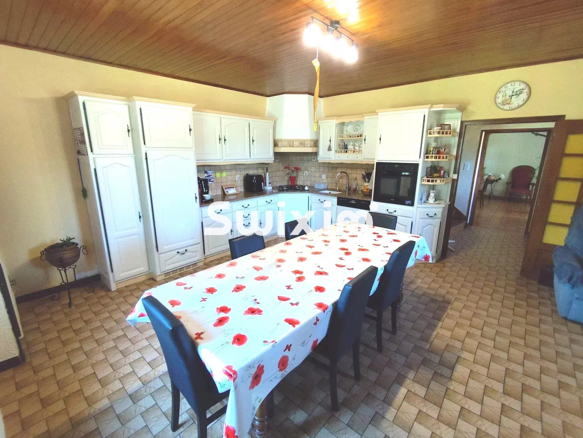 house 6 Rooms for sale on Louhans (71500)