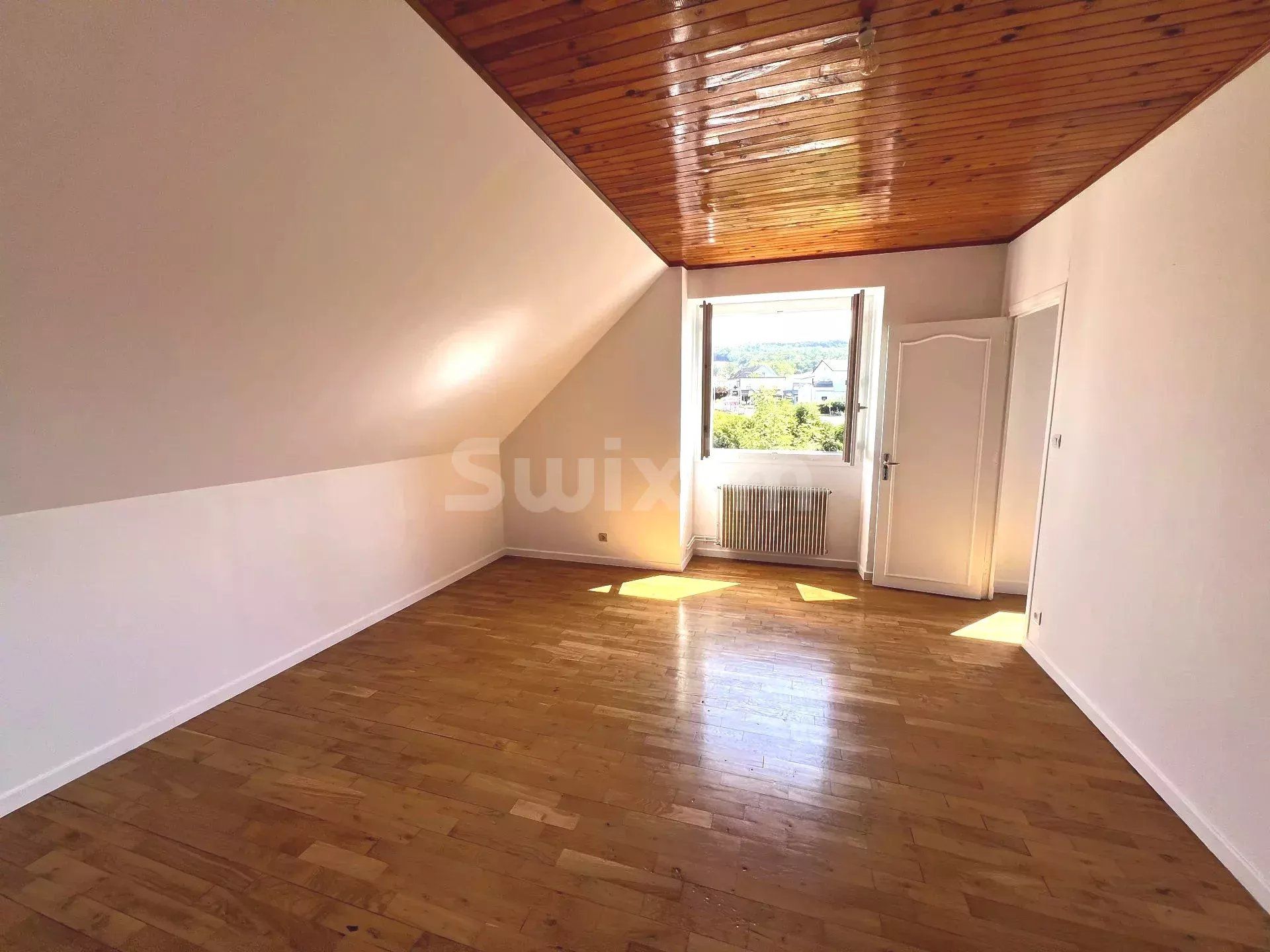 casa 4 Quartos para venda sobre Lons-le-Saunier (39000)