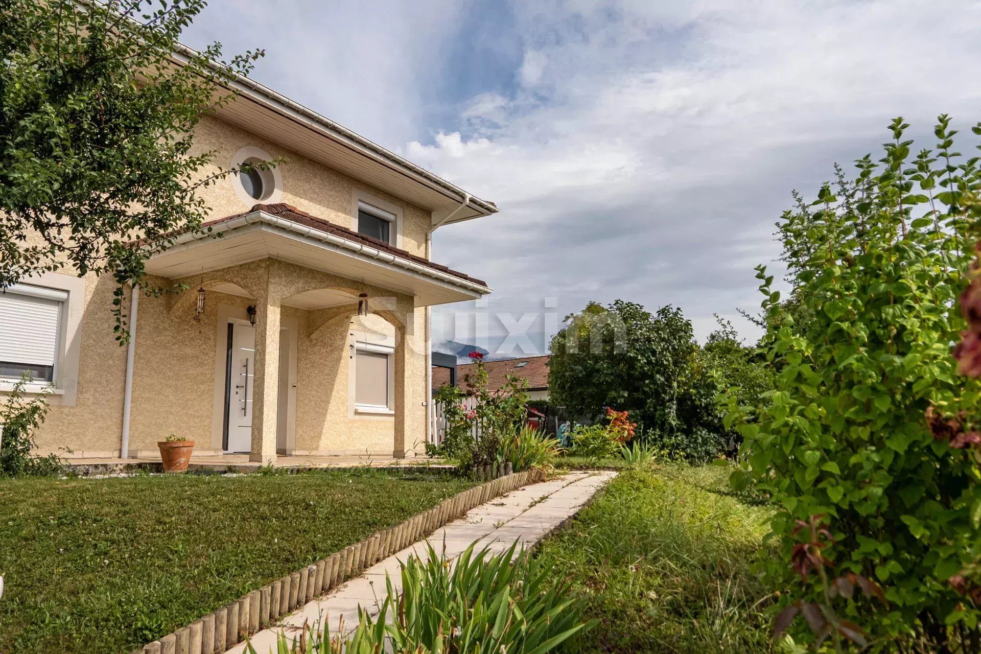 house 7 Rooms for sale on Loisin (74140)