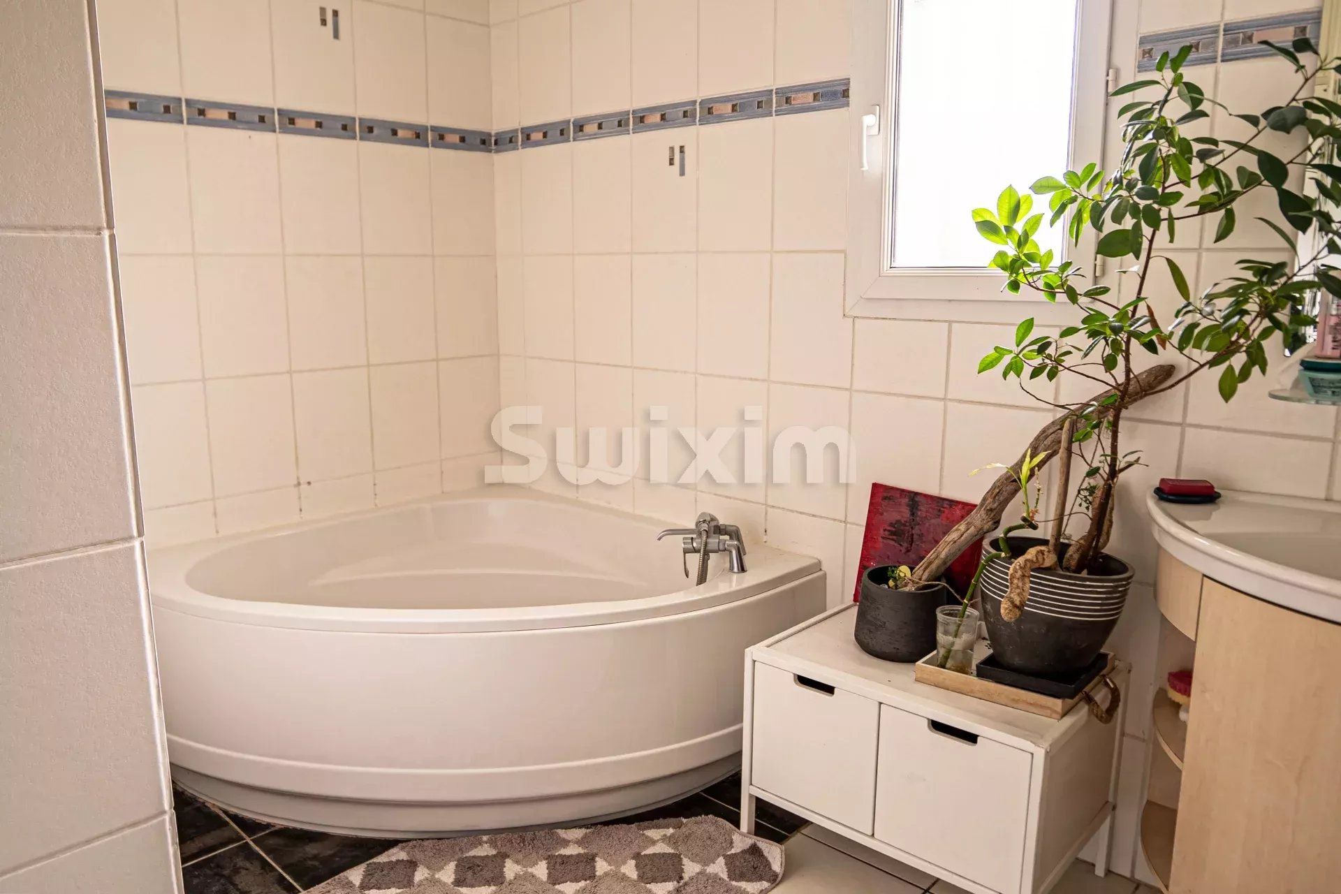 house 7 Rooms for sale on Loisin (74140)