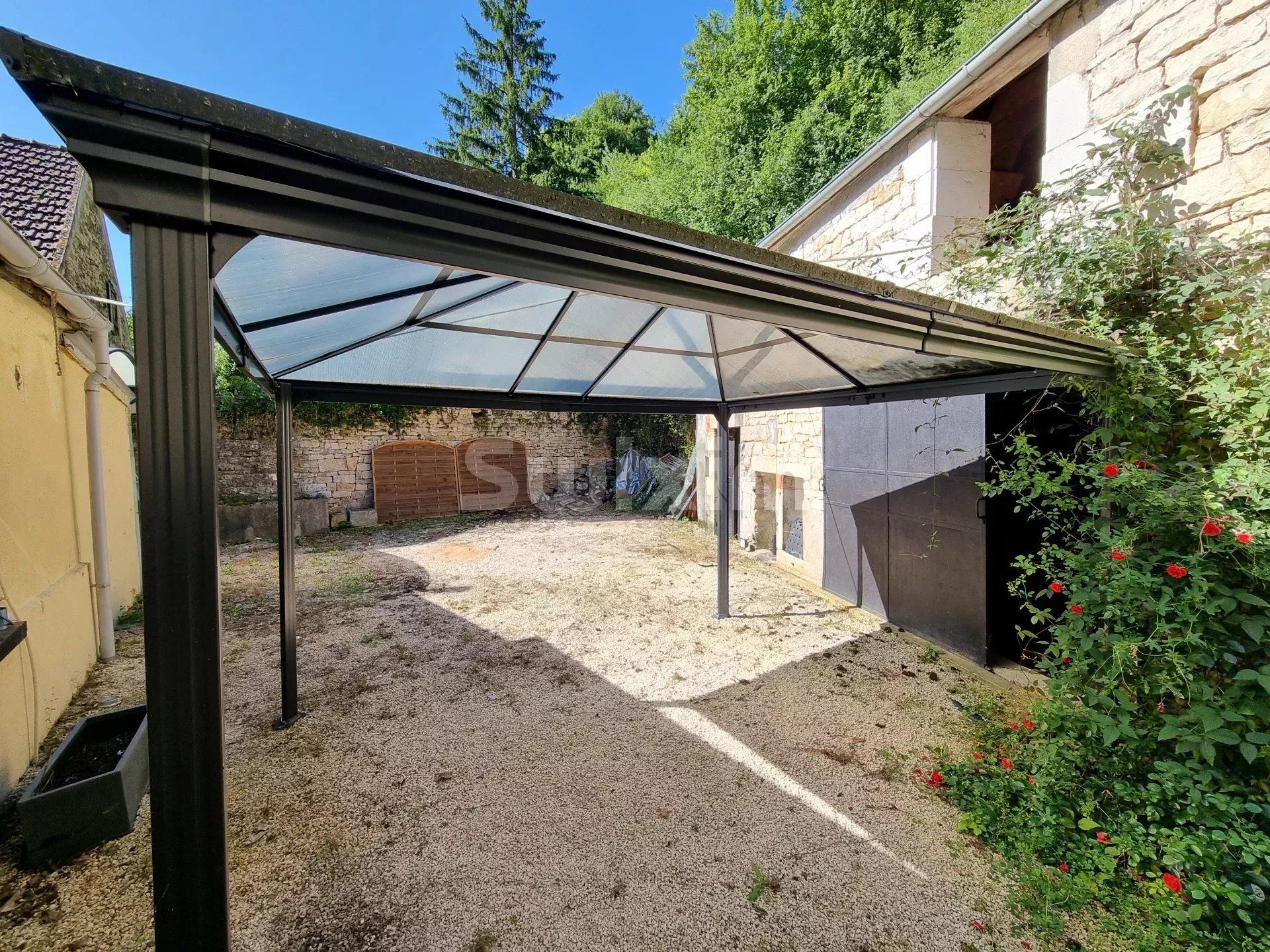 house 6 Rooms for sale on Asnières-sous-Bois (89660)