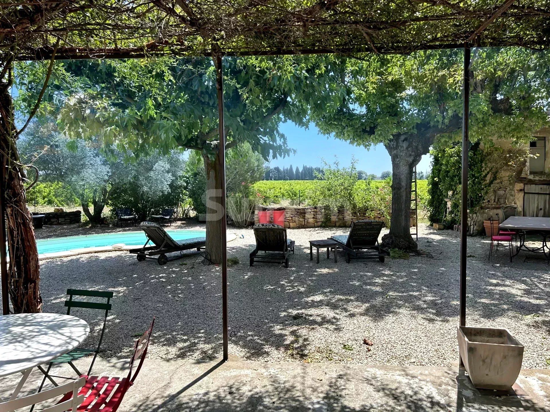 bastide 8 Quartos para venda sobre Sainte-Cécile-les-Vignes (84290)