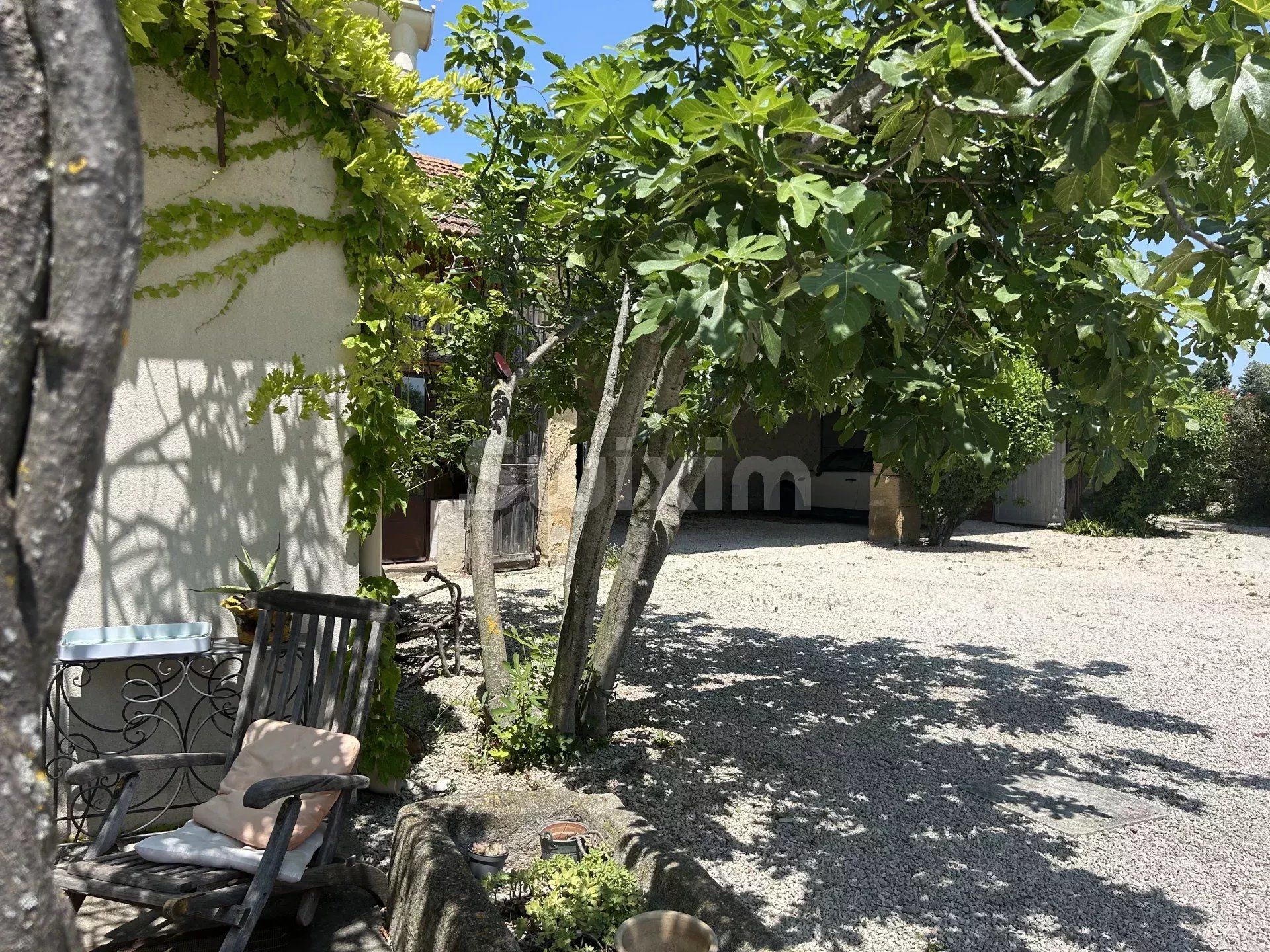 bastide 8 Quartos para venda sobre Sainte-Cécile-les-Vignes (84290)